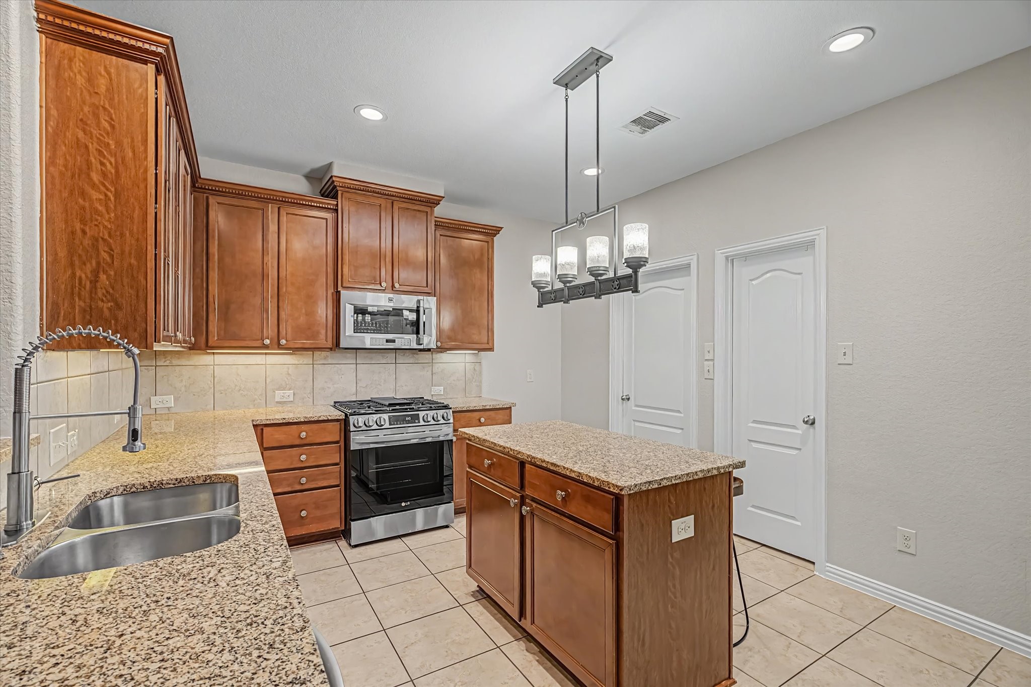 4702 Seabird Street Property Photo 18
