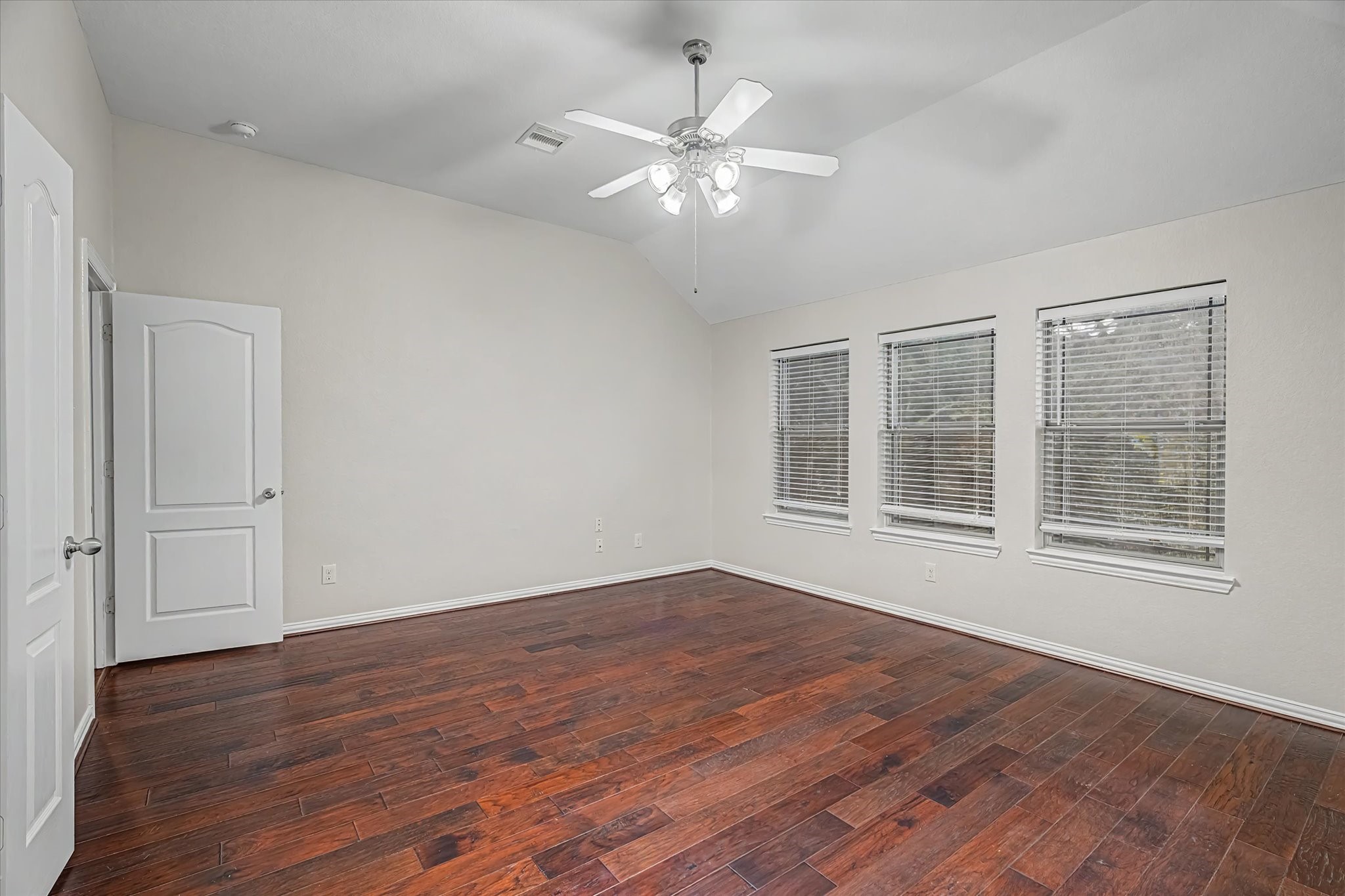 4702 Seabird Street Property Photo 31