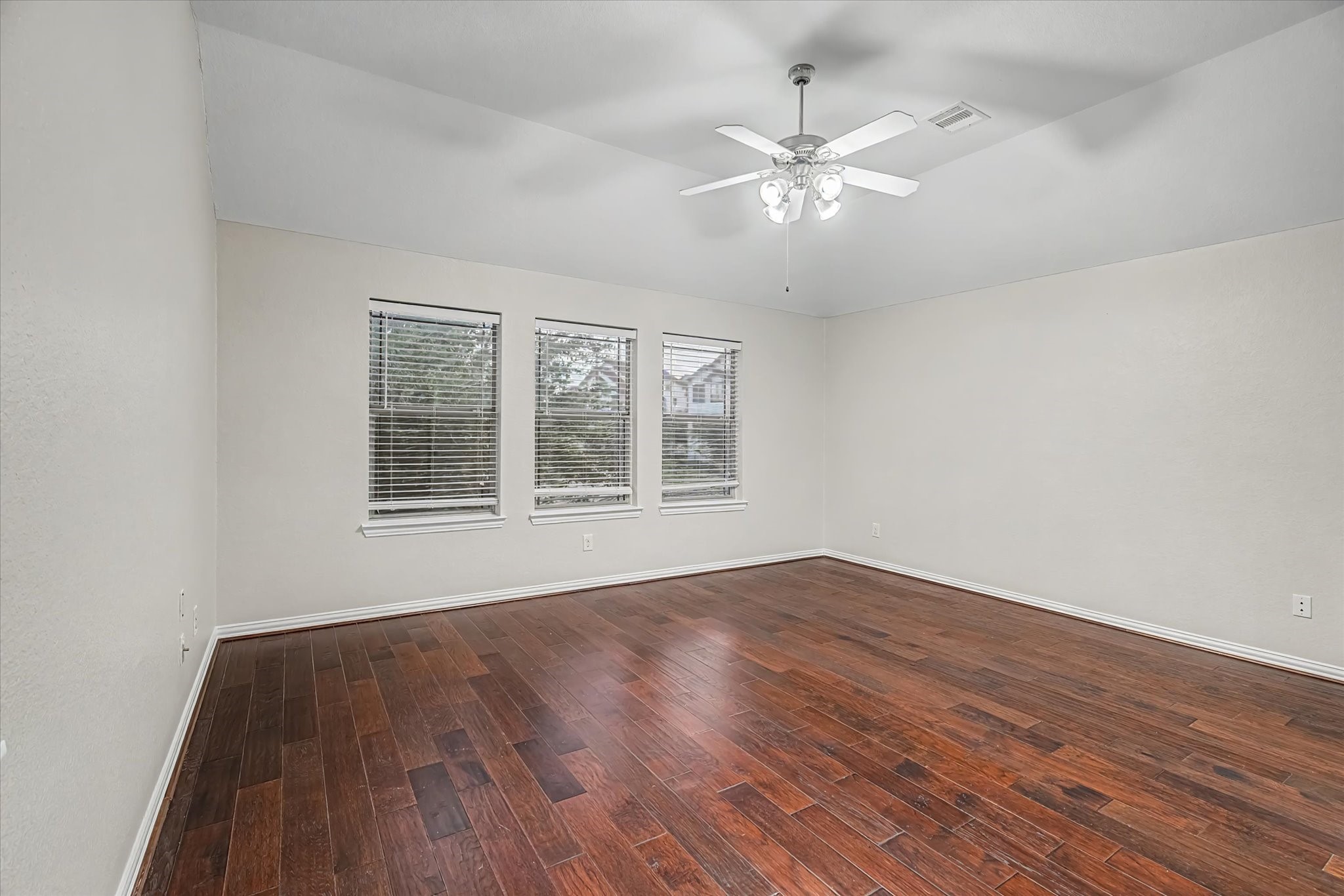 4702 Seabird Street Property Photo 32