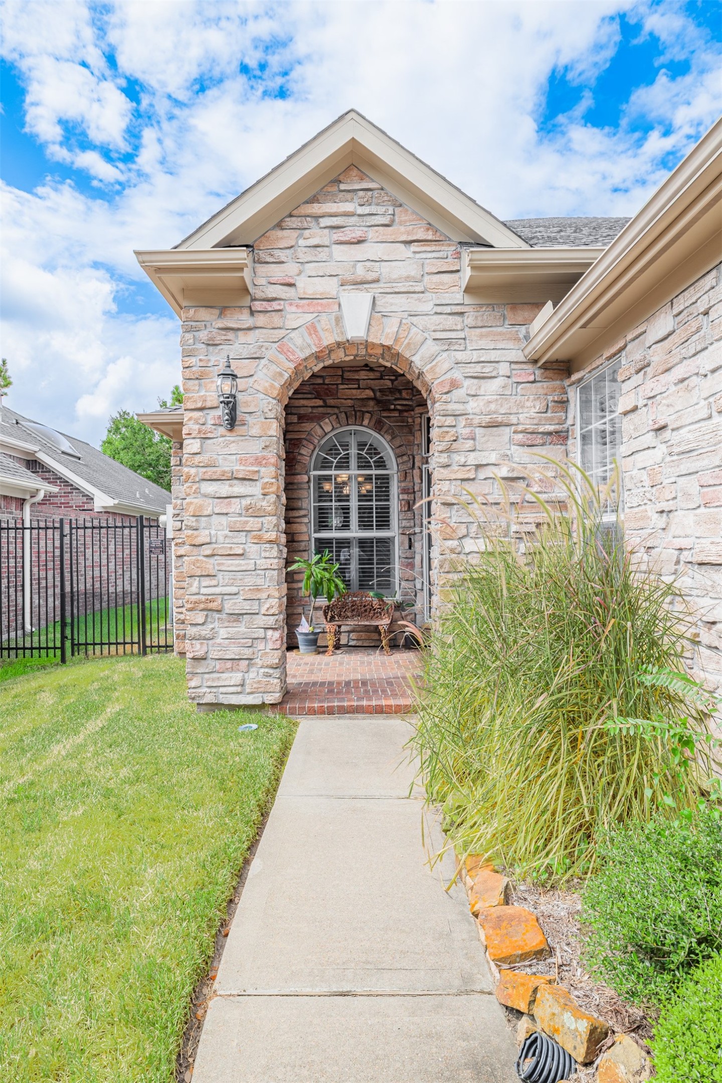 5018 Shining Creek Court Property Photo 3