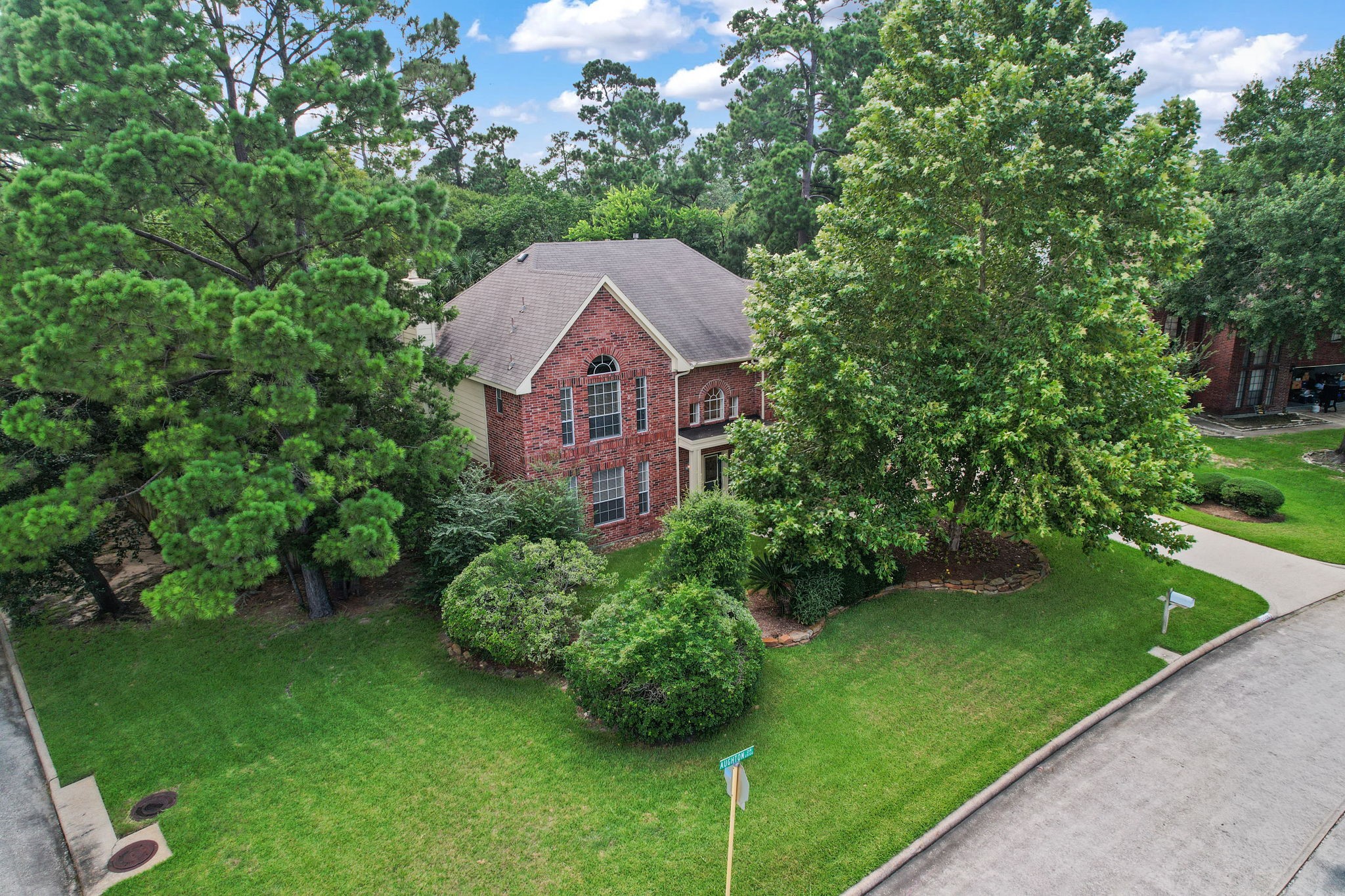 25003 Aughton Drive Property Photo 3