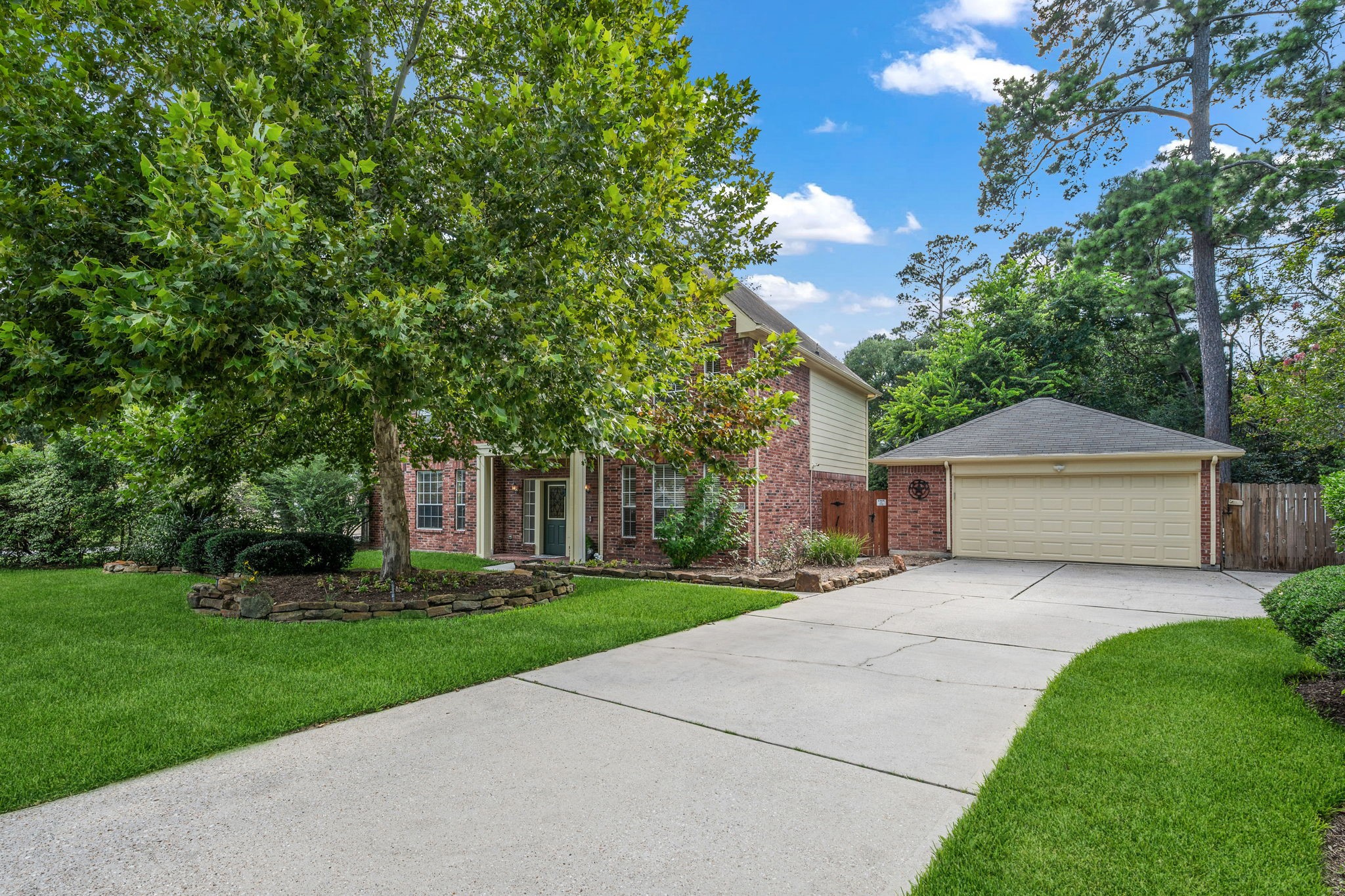 25003 Aughton Drive Property Photo 8