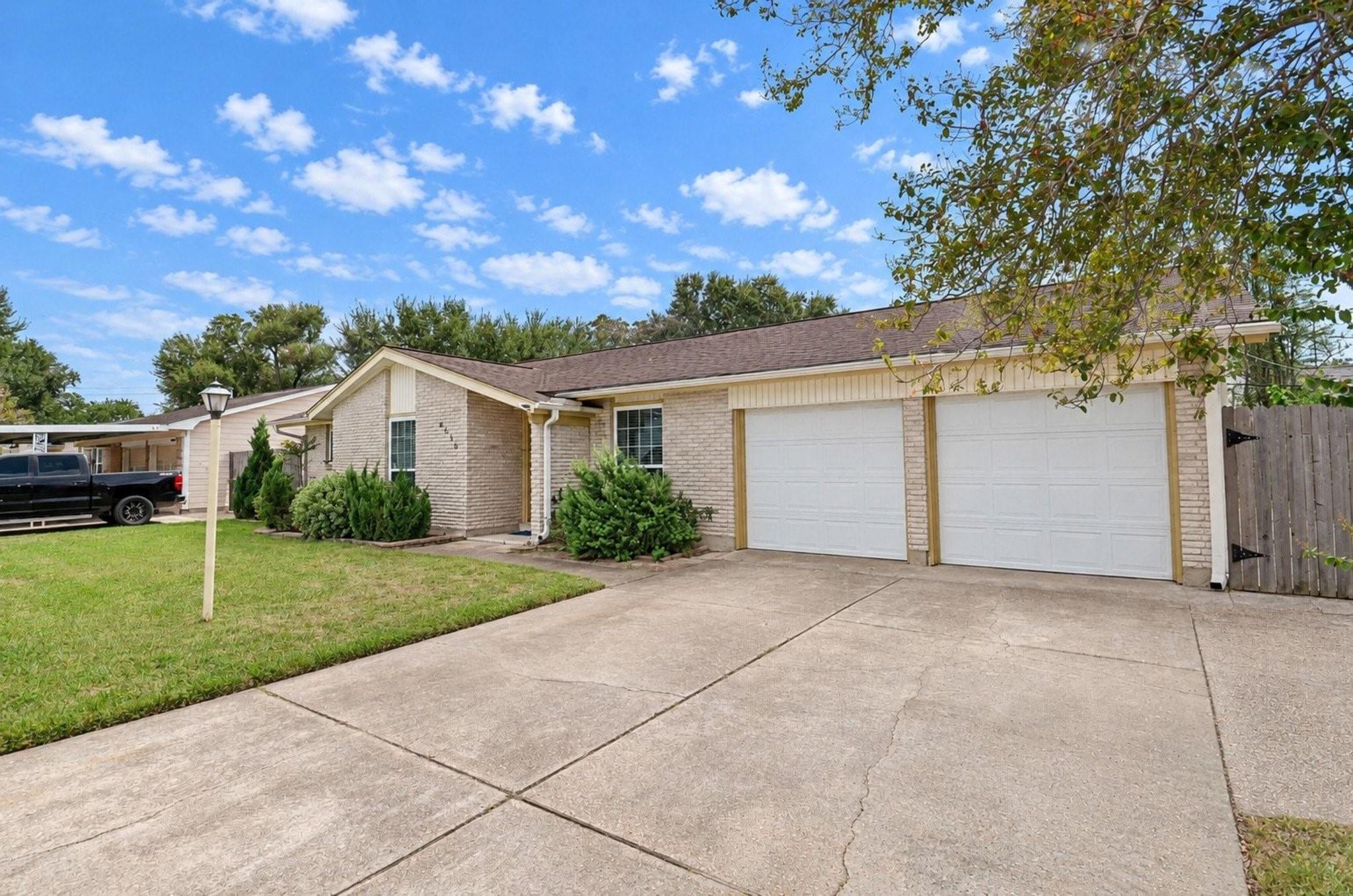 5515 Saxon Drive, Houston Tx 77092 Property Photo 1