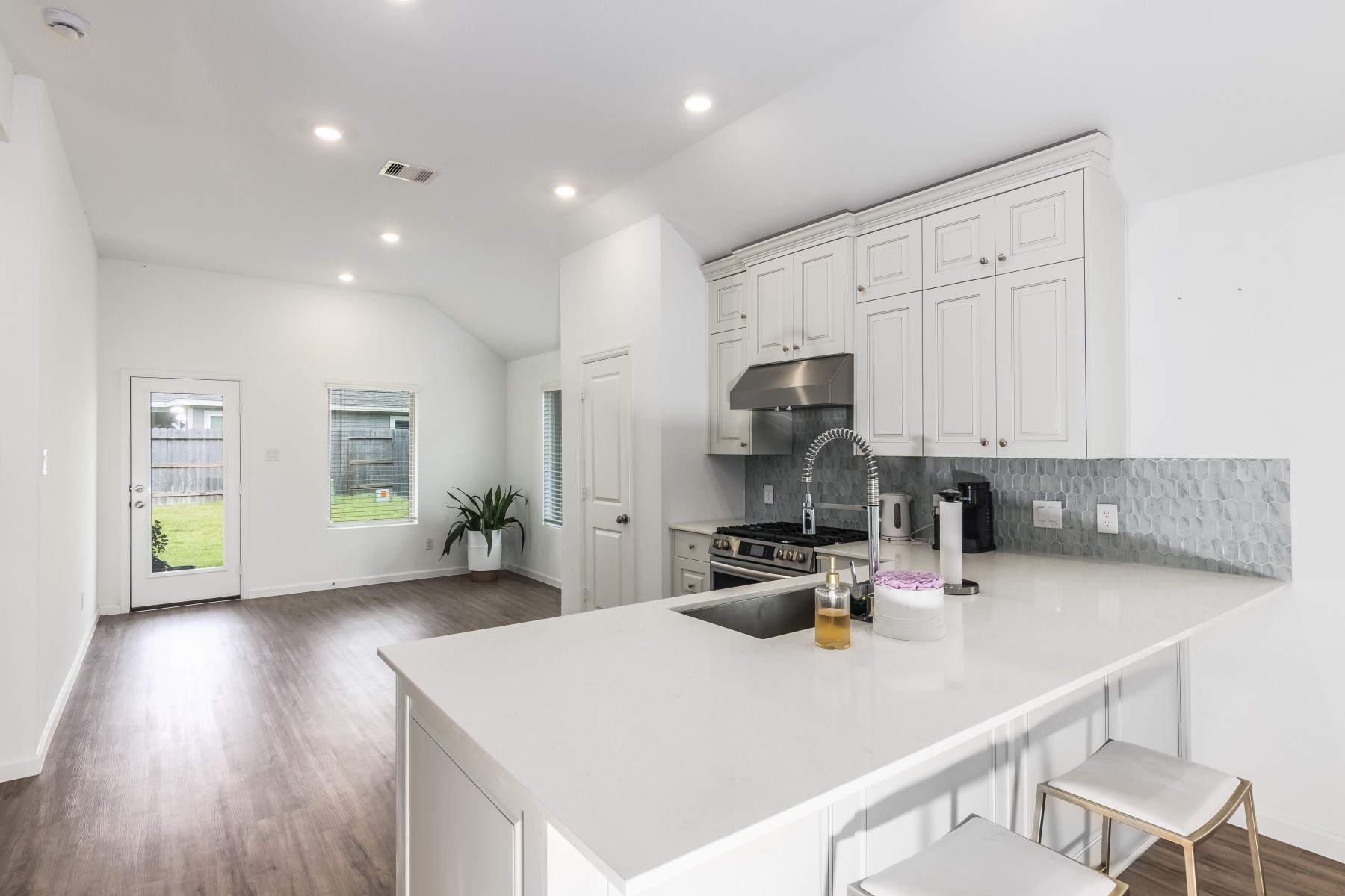 5127 Blessing Drive Property Photo 9