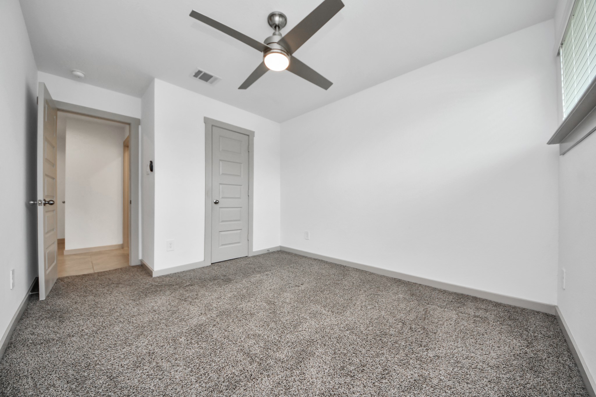 1118 Hyde Lake Lane Property Photo 5