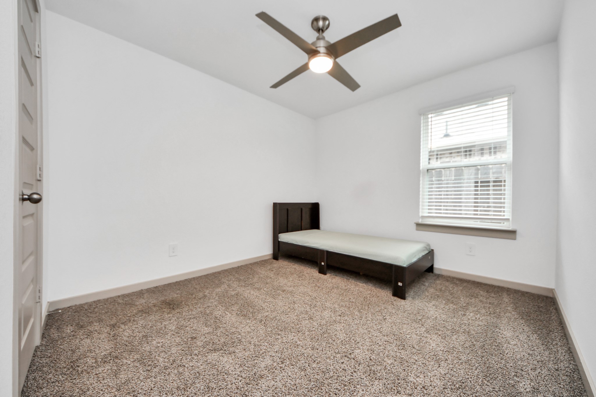 1118 Hyde Lake Lane Property Photo 6