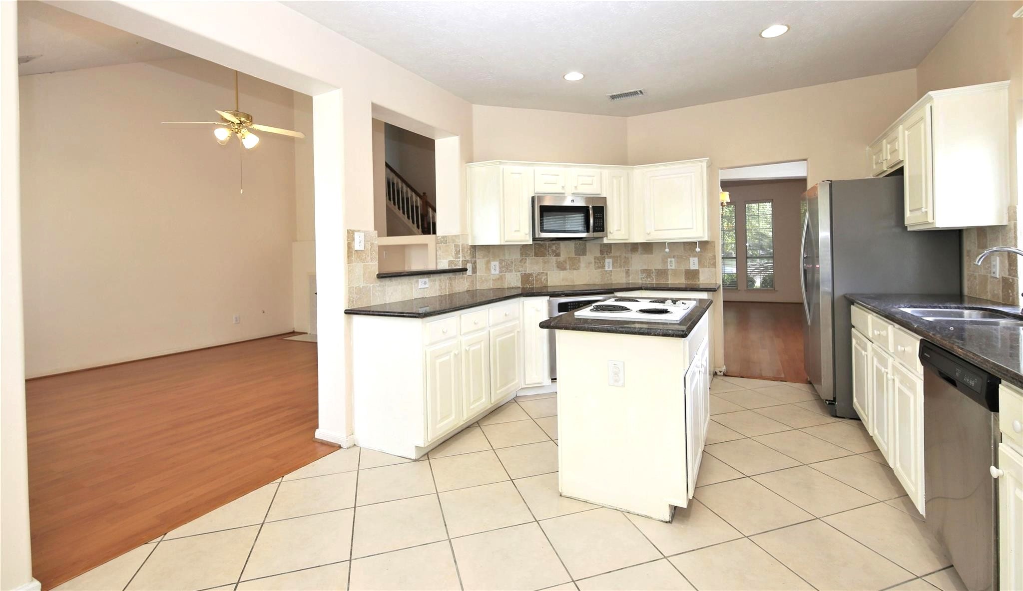 4602 Rainbow Valley Court Property Photo 5