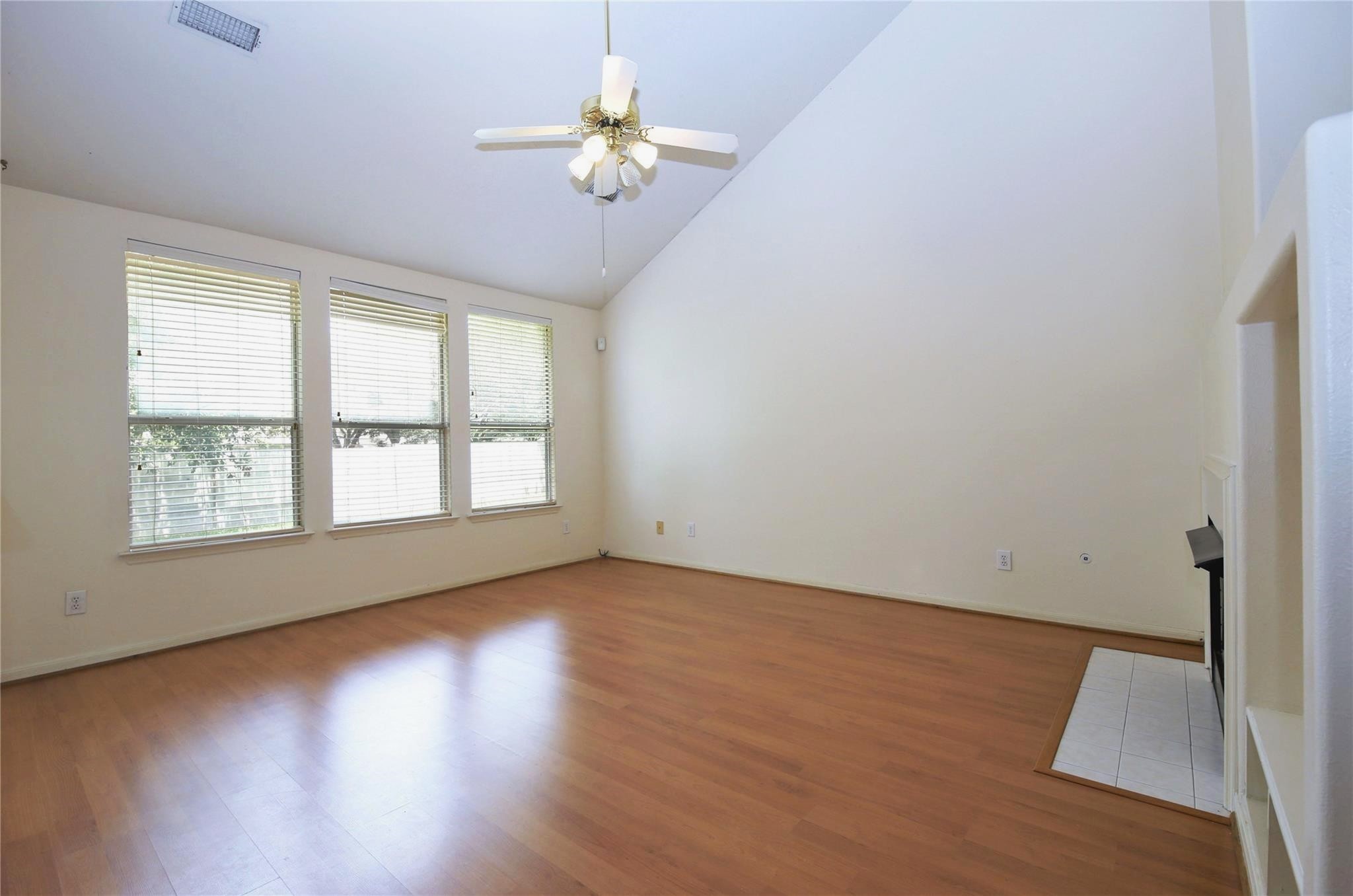 4602 Rainbow Valley Court Property Photo 10