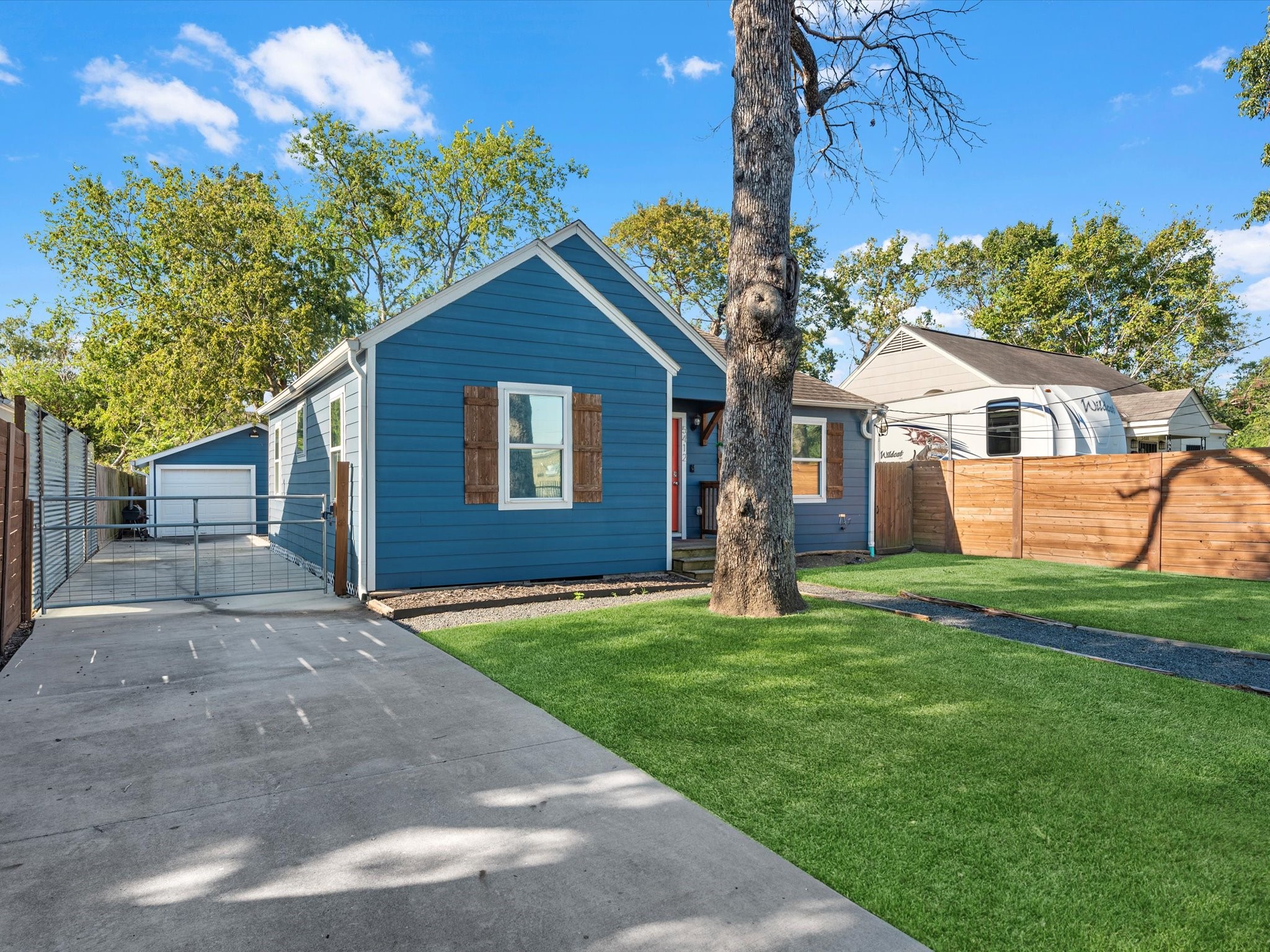 5412 Leeland Street Property Photo 3