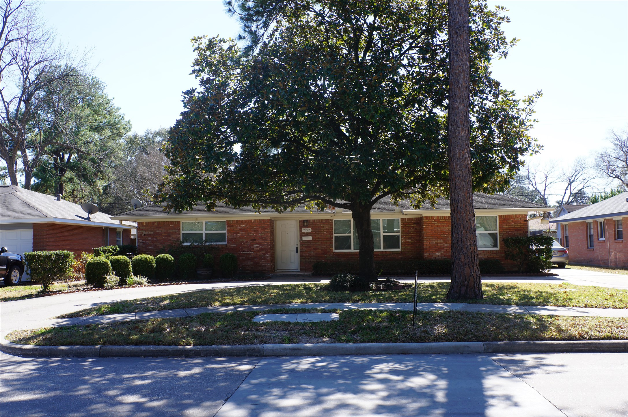 9905 Westview Drive Property Photo 1
