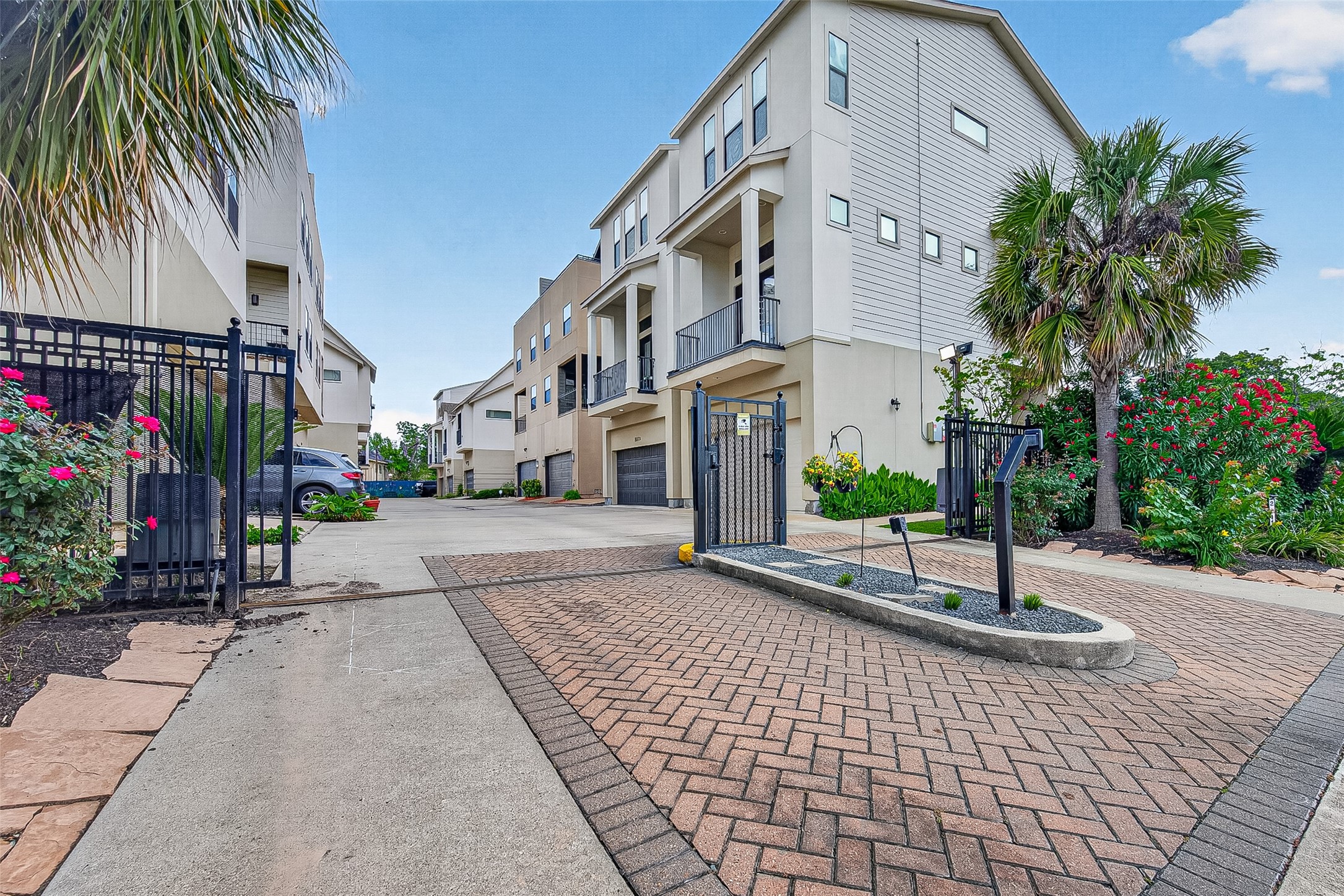 2611 Riverside Drive C Property Photo 1