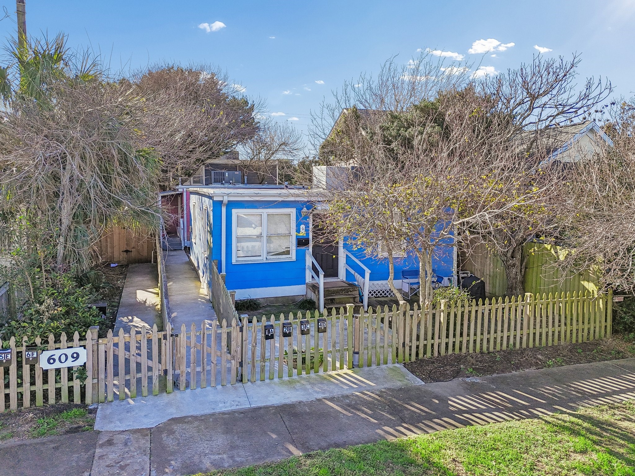 609 Sealy Avenue Property Photo 1