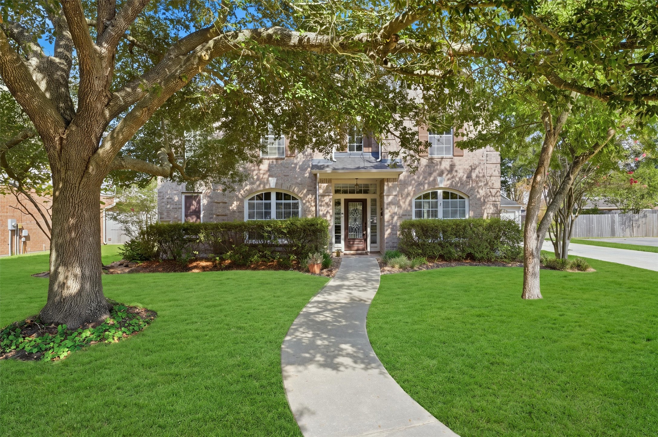 2443 Riverway Oak Drive Property Photo 1