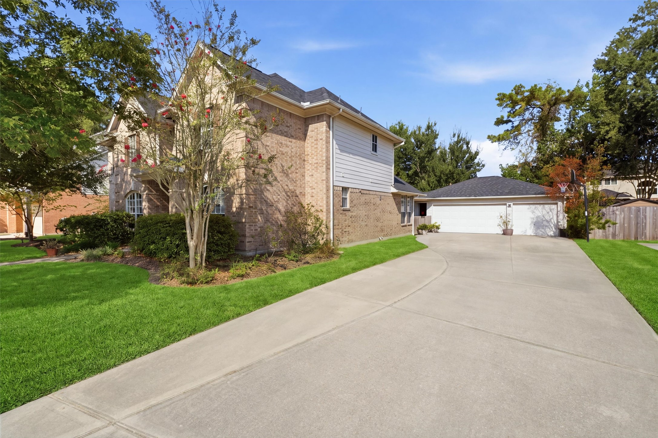 2443 Riverway Oak Drive Property Photo 3