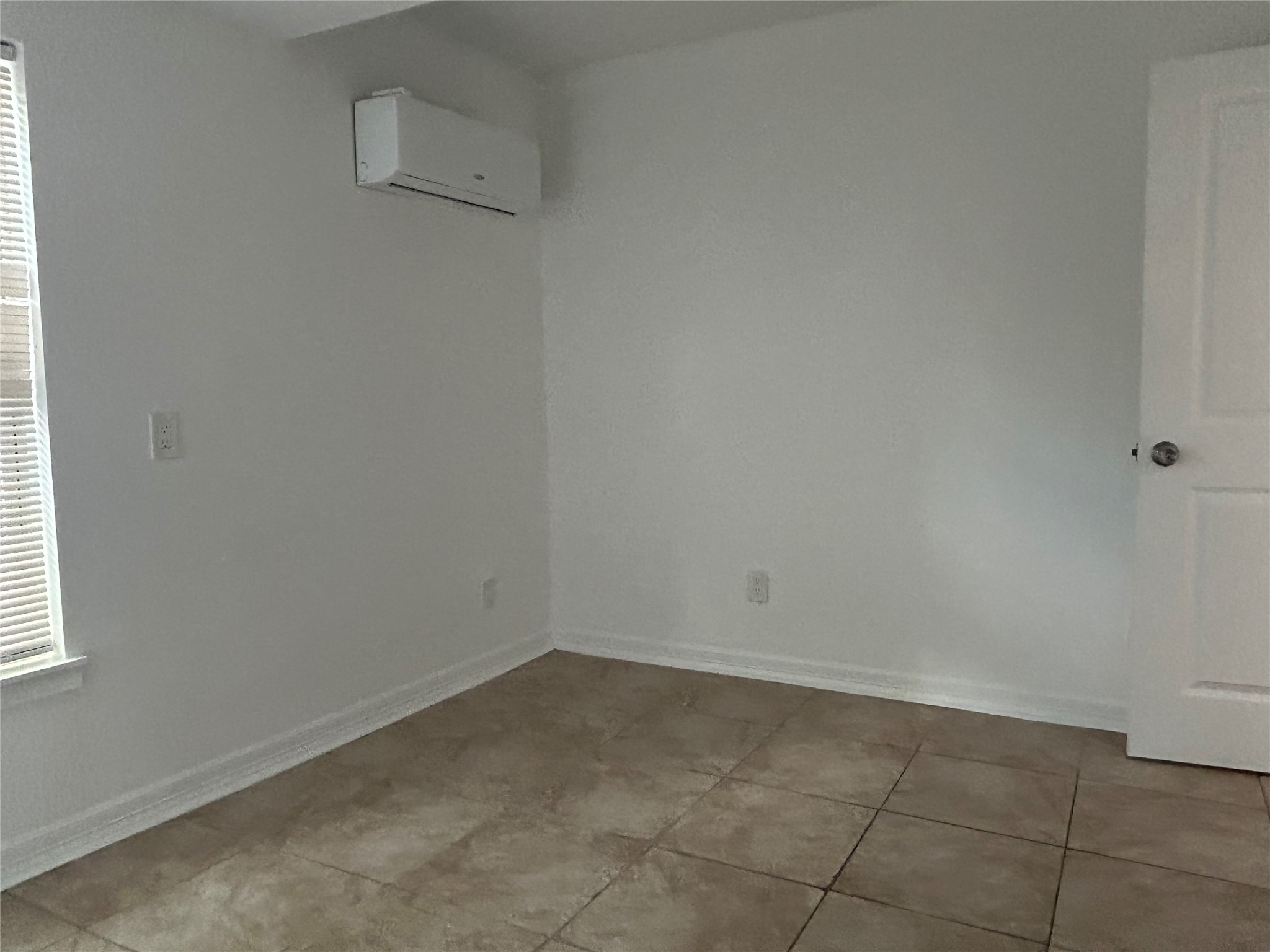 1108 Redbud Circle Property Photo 5