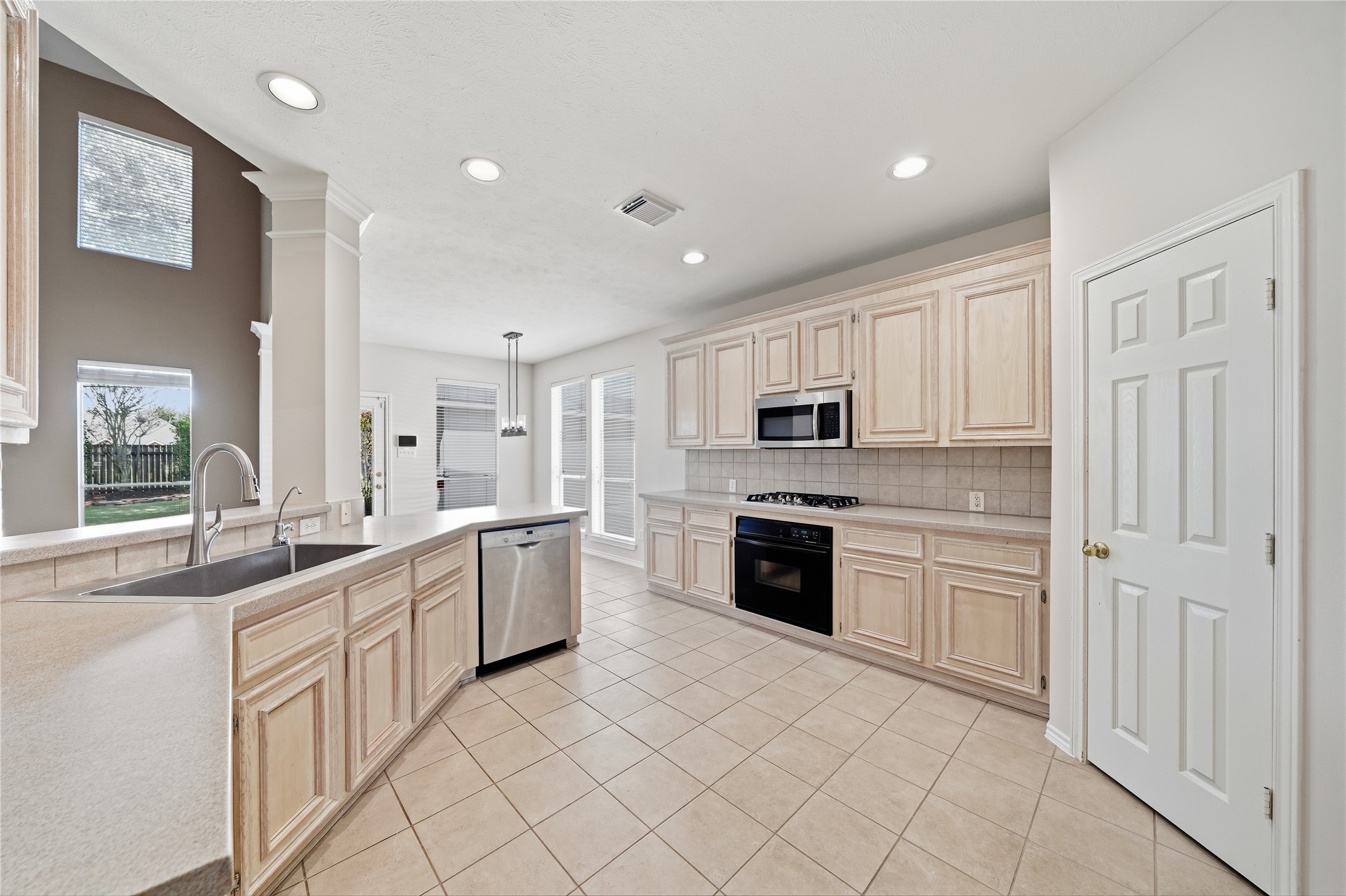 8323 Gentlewood Court Property Photo 11