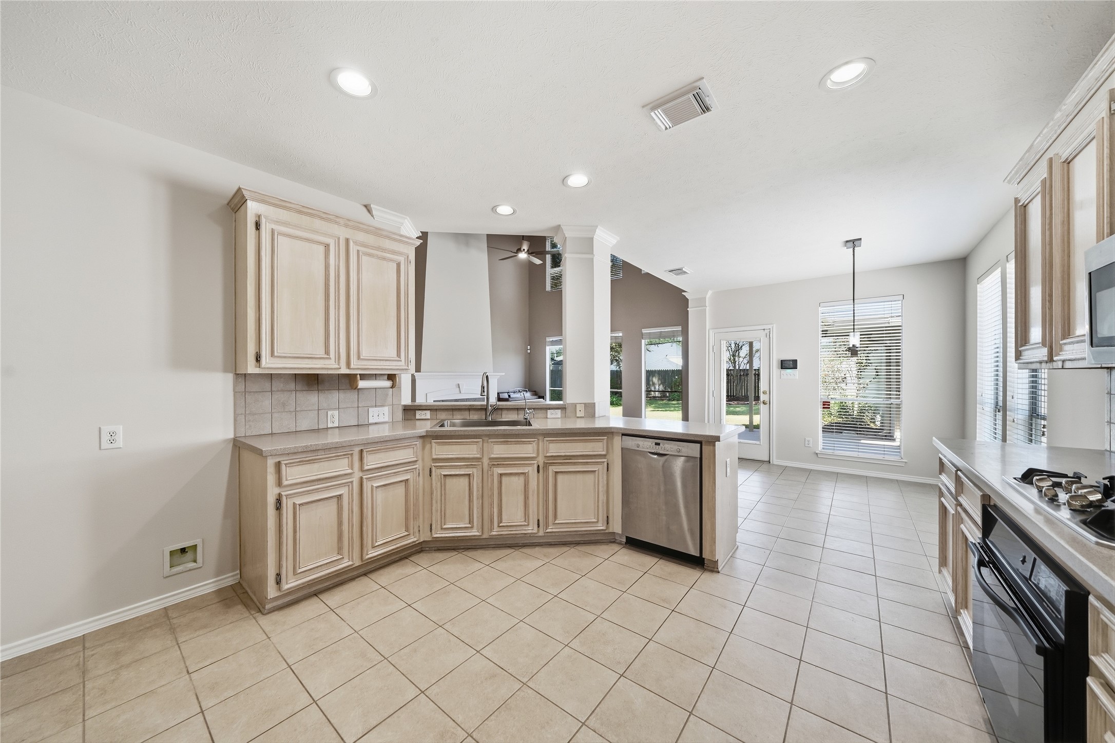 8323 Gentlewood Court Property Photo 12