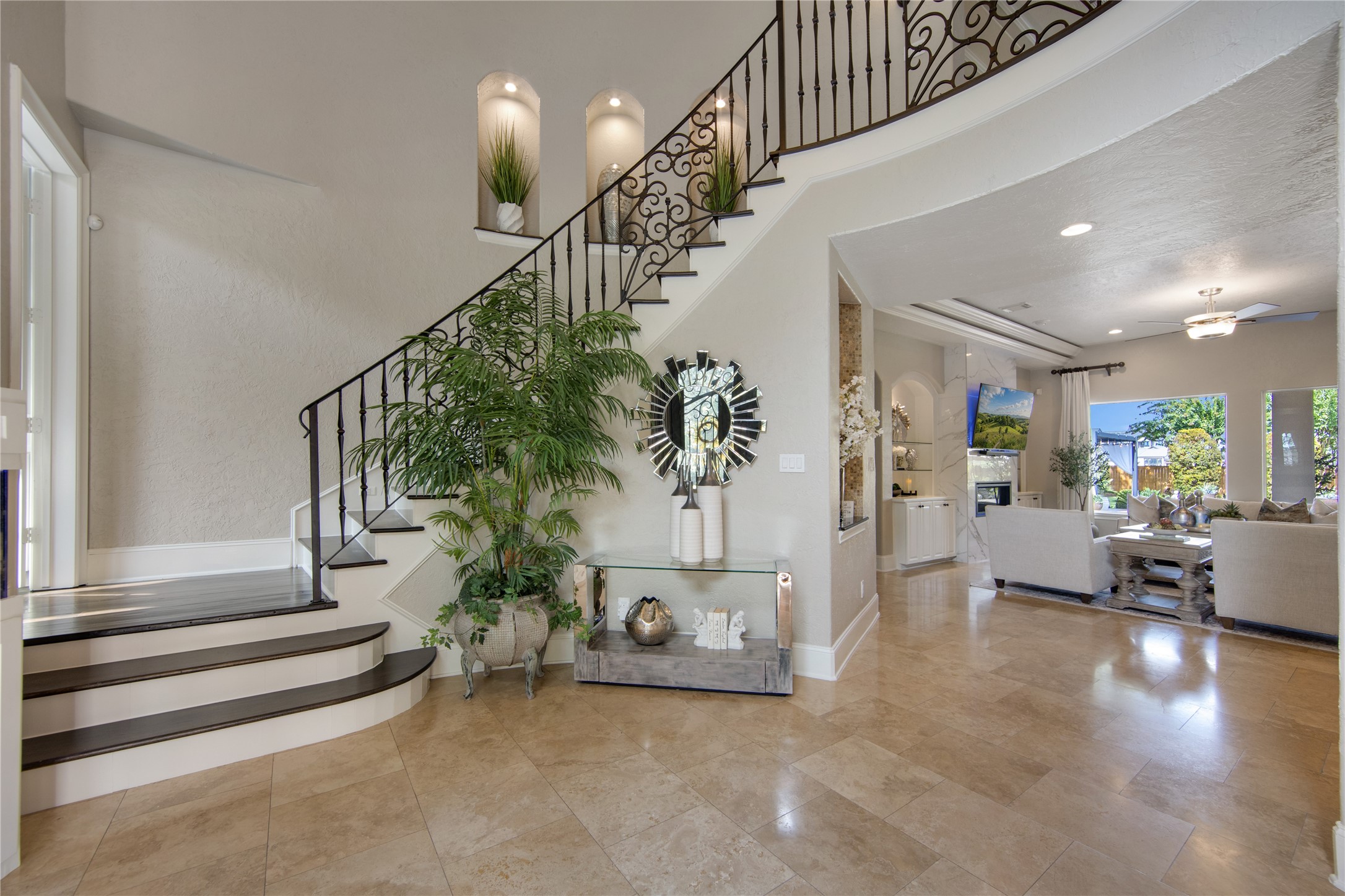17108 Lakeway Park Property Photo 6