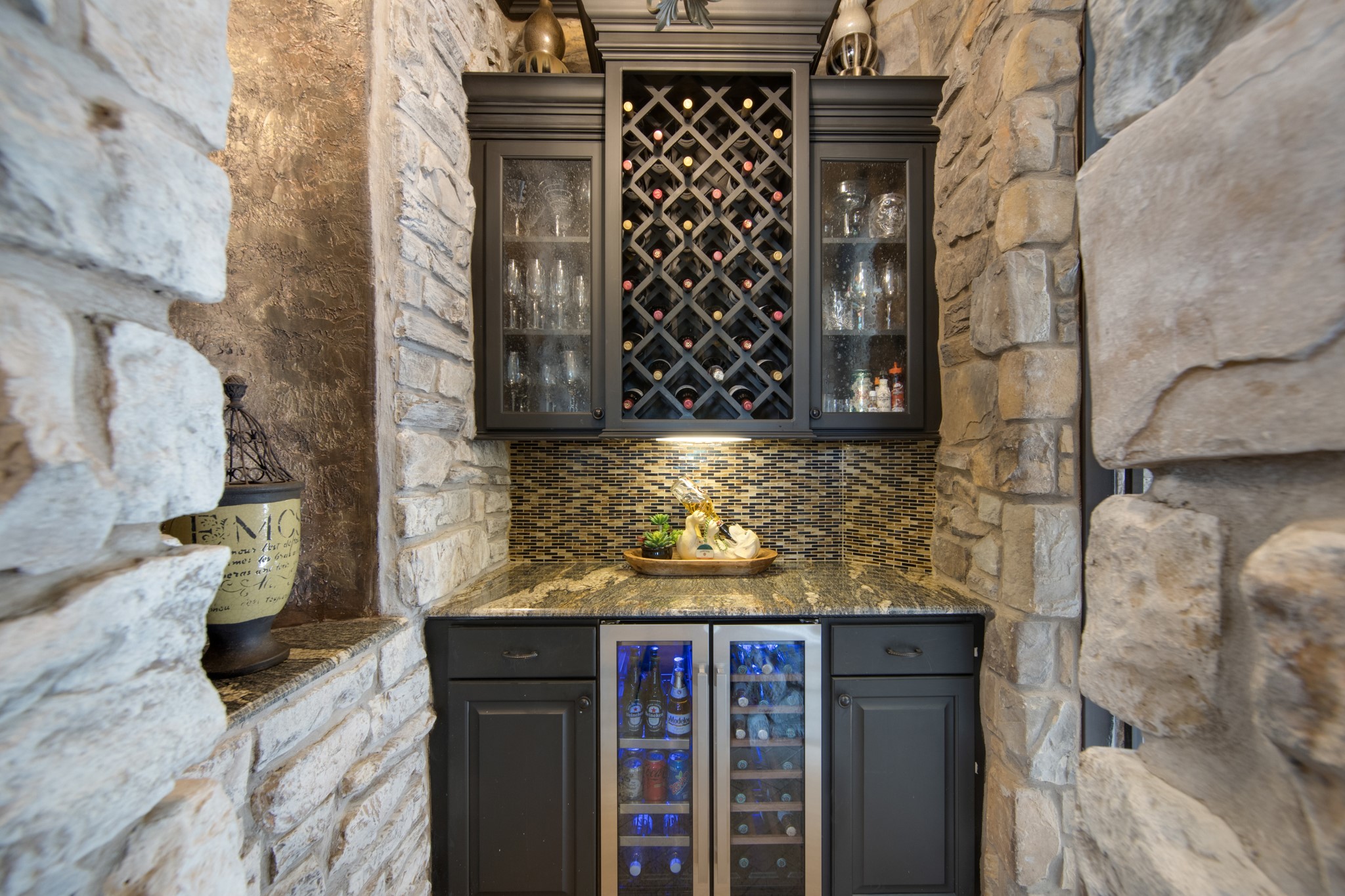 17108 Lakeway Park Property Photo 9