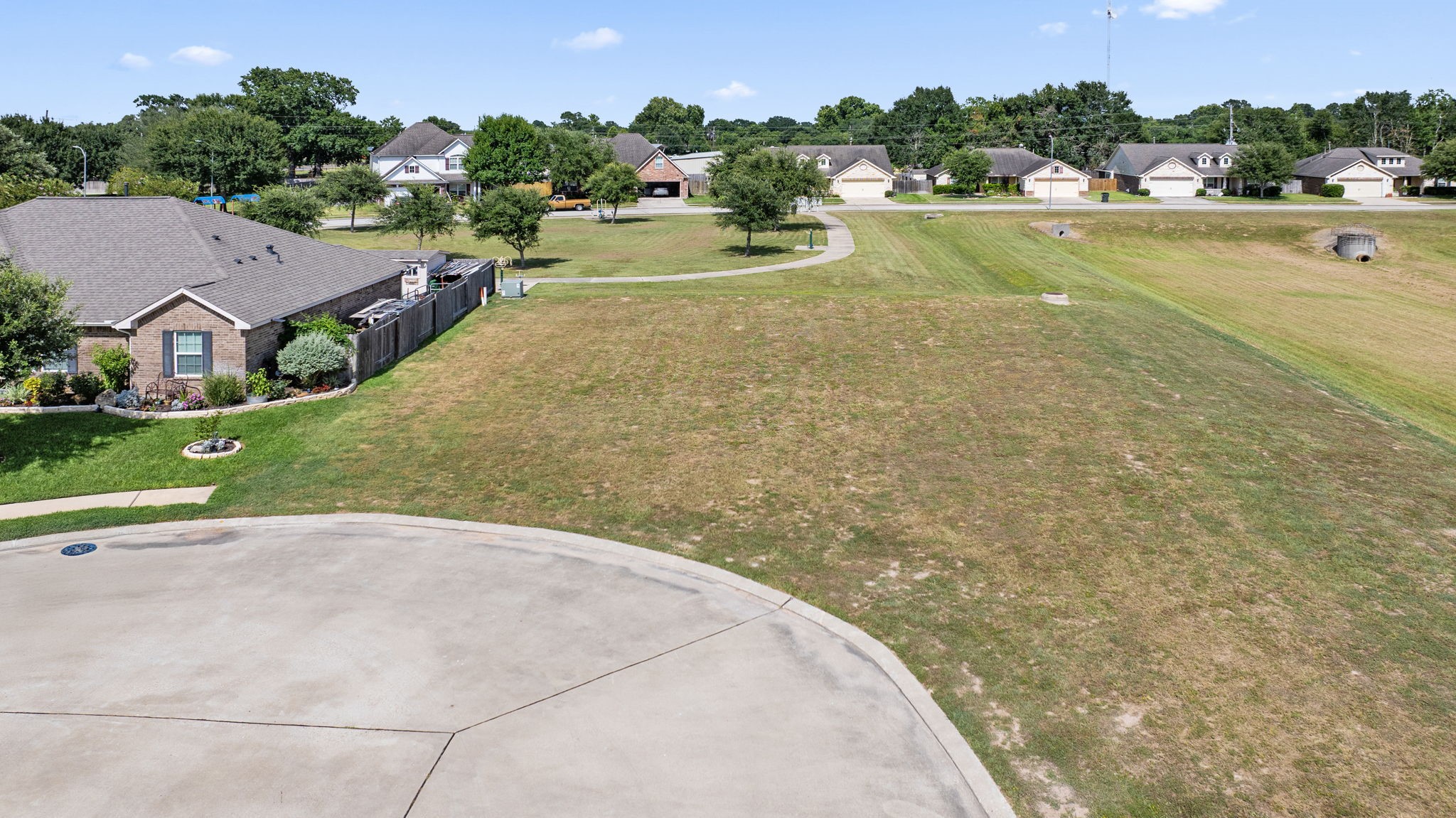806 Honeysuckle Court Property Photo 2