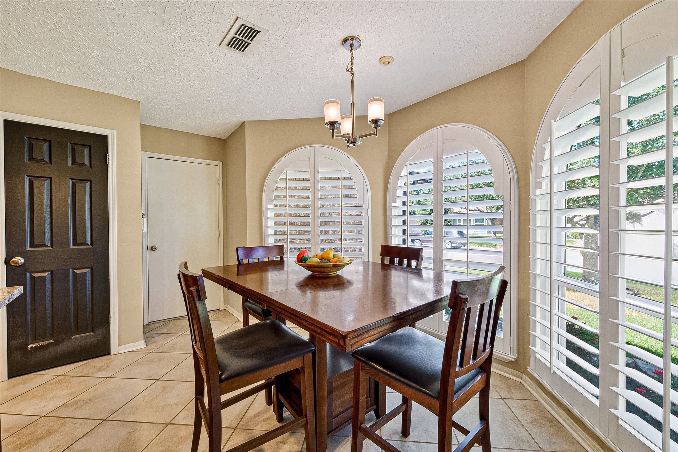 1615 Ainsdale Drive Property Photo 4