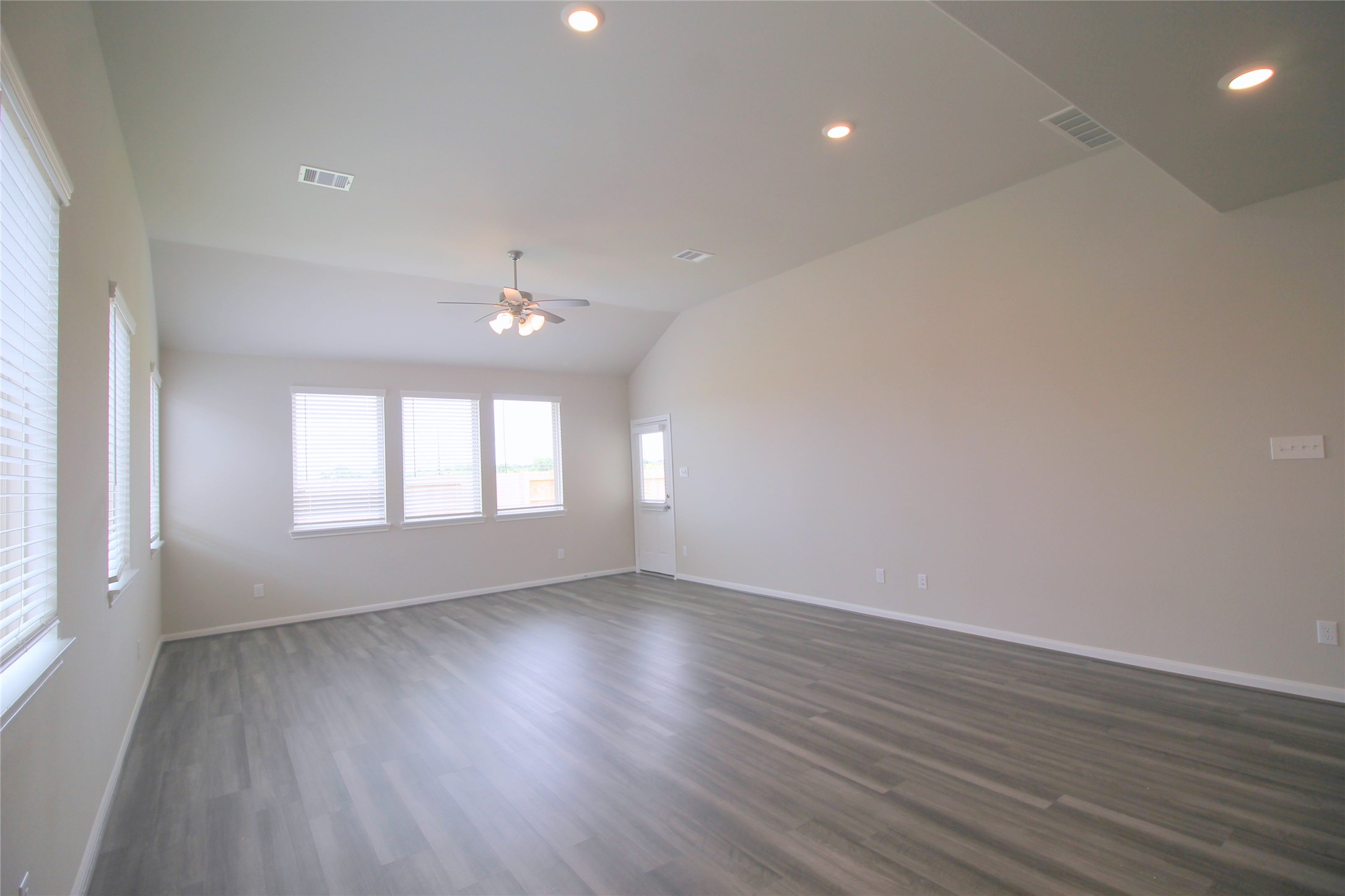 26018 Windy Prairie Property Photo 4