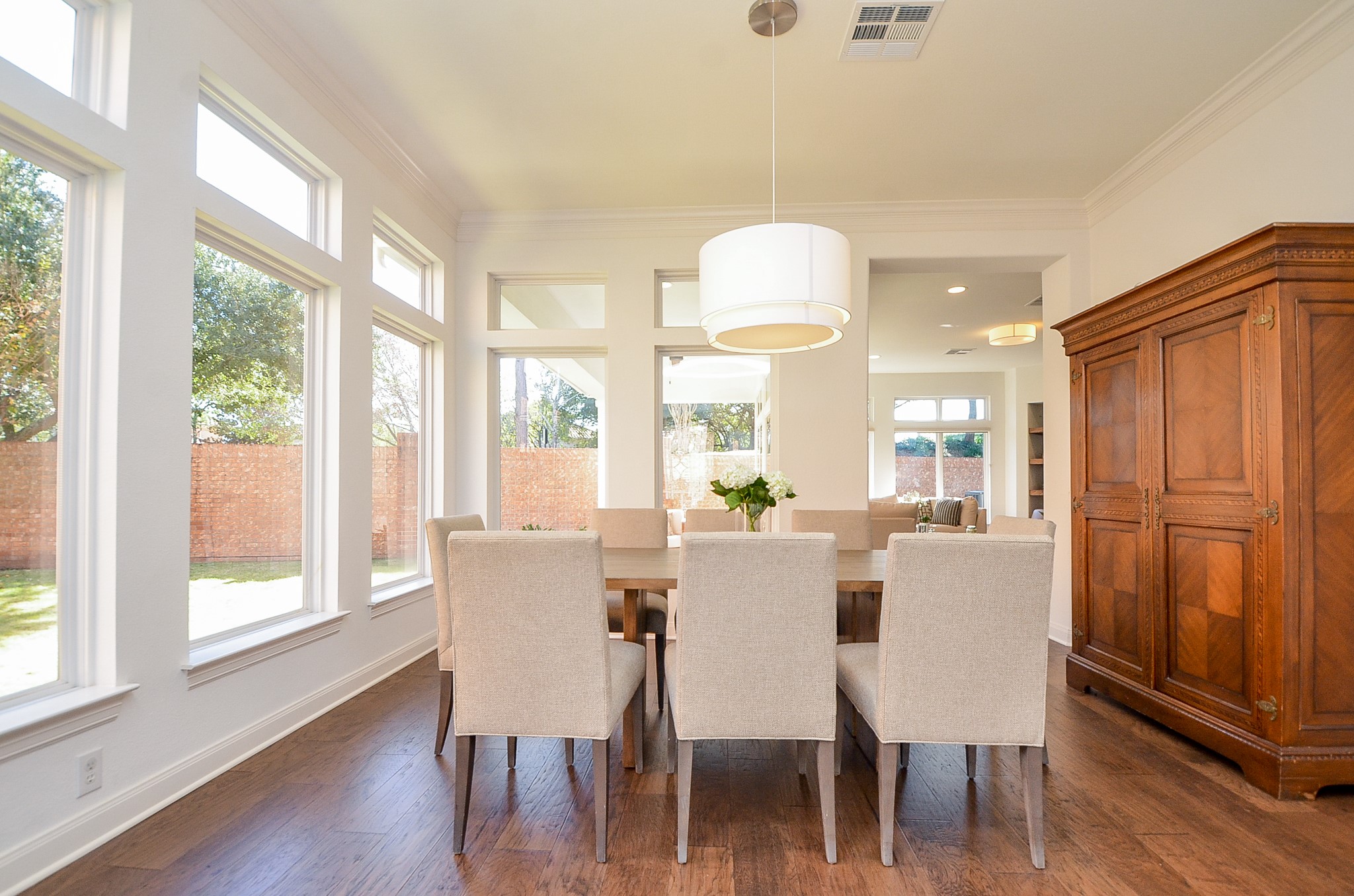 2826 Tudor Manor Property Photo 5