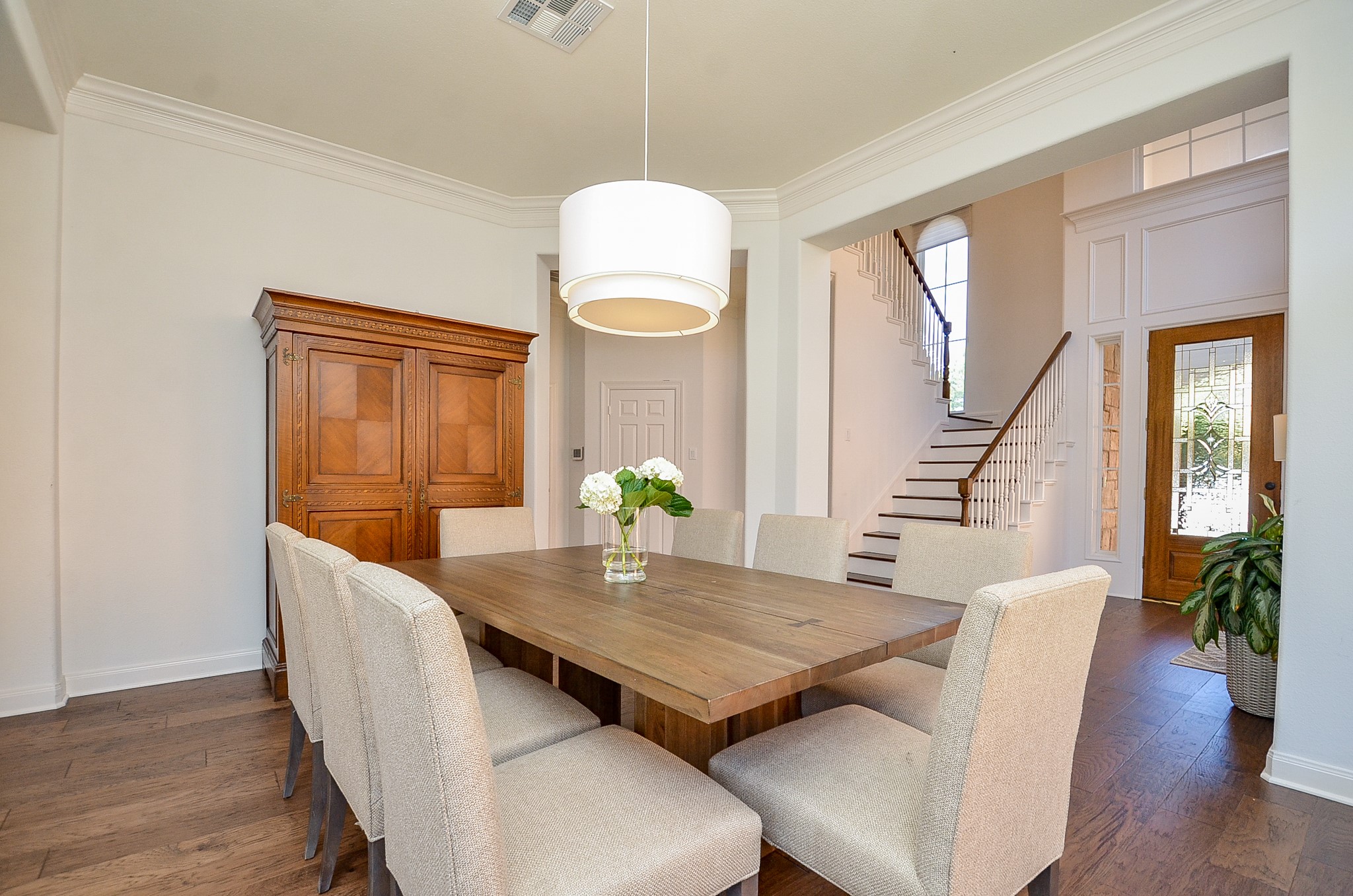 2826 Tudor Manor Property Photo 8