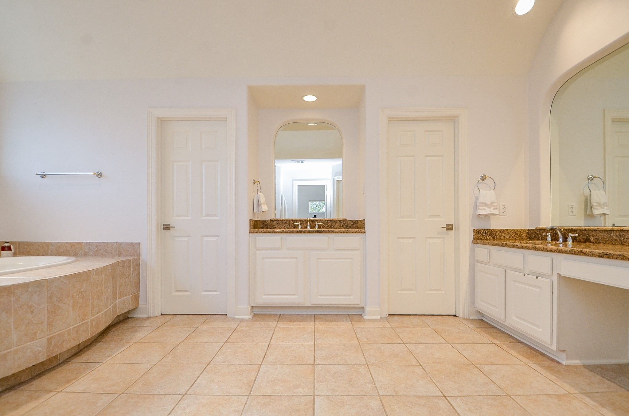 2826 Tudor Manor Property Photo 32