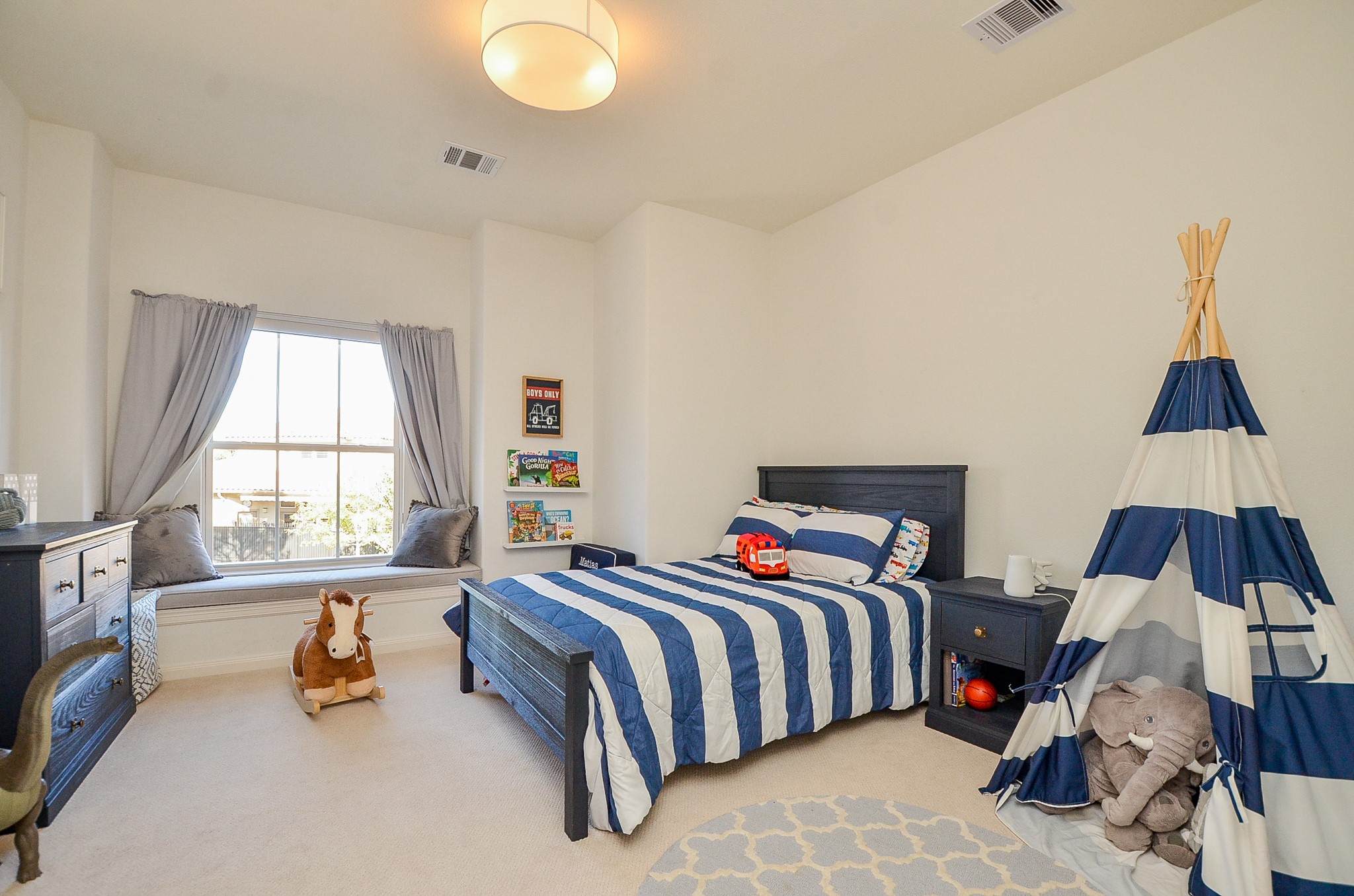 2826 Tudor Manor Property Photo 33