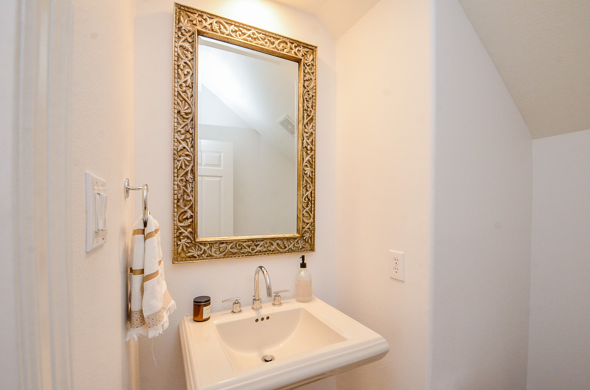 2826 Tudor Manor Property Photo 41