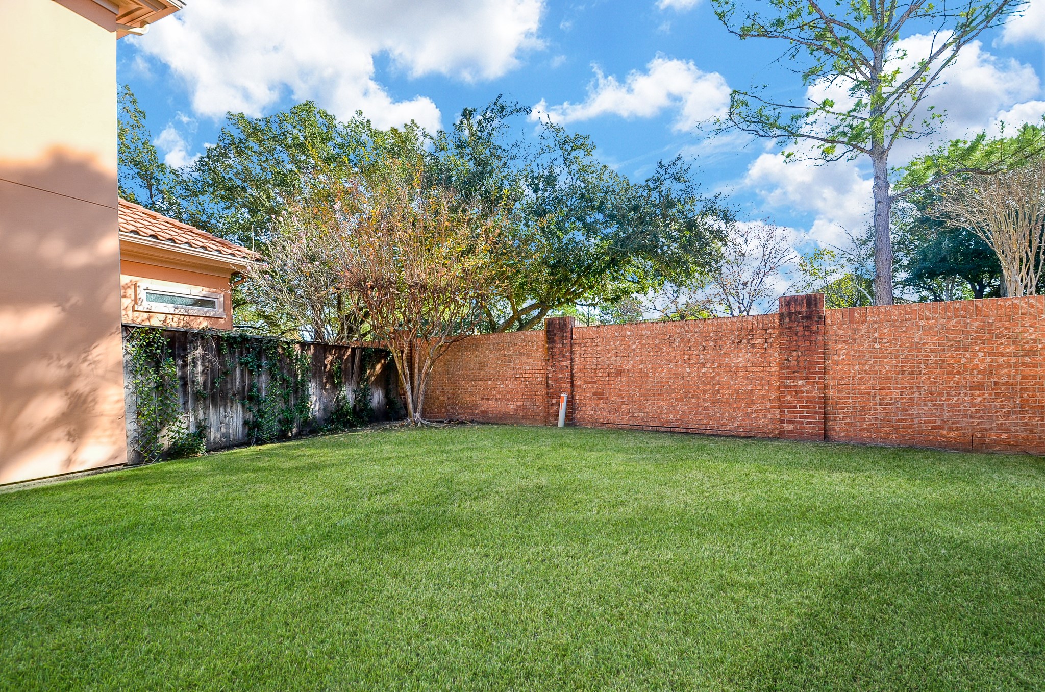 2826 Tudor Manor Property Photo 48