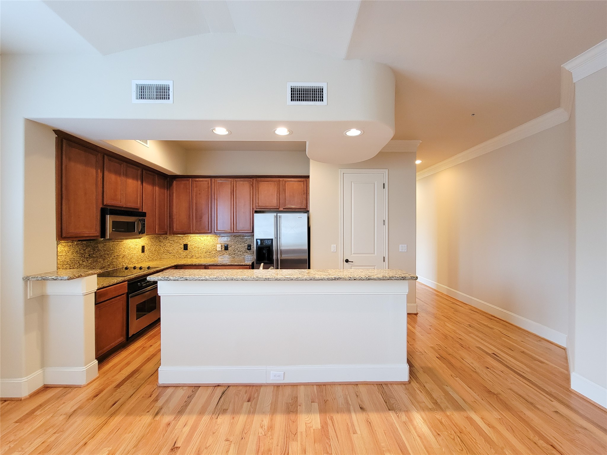 58 Briar Hollow Lane 408 Property Photo 11