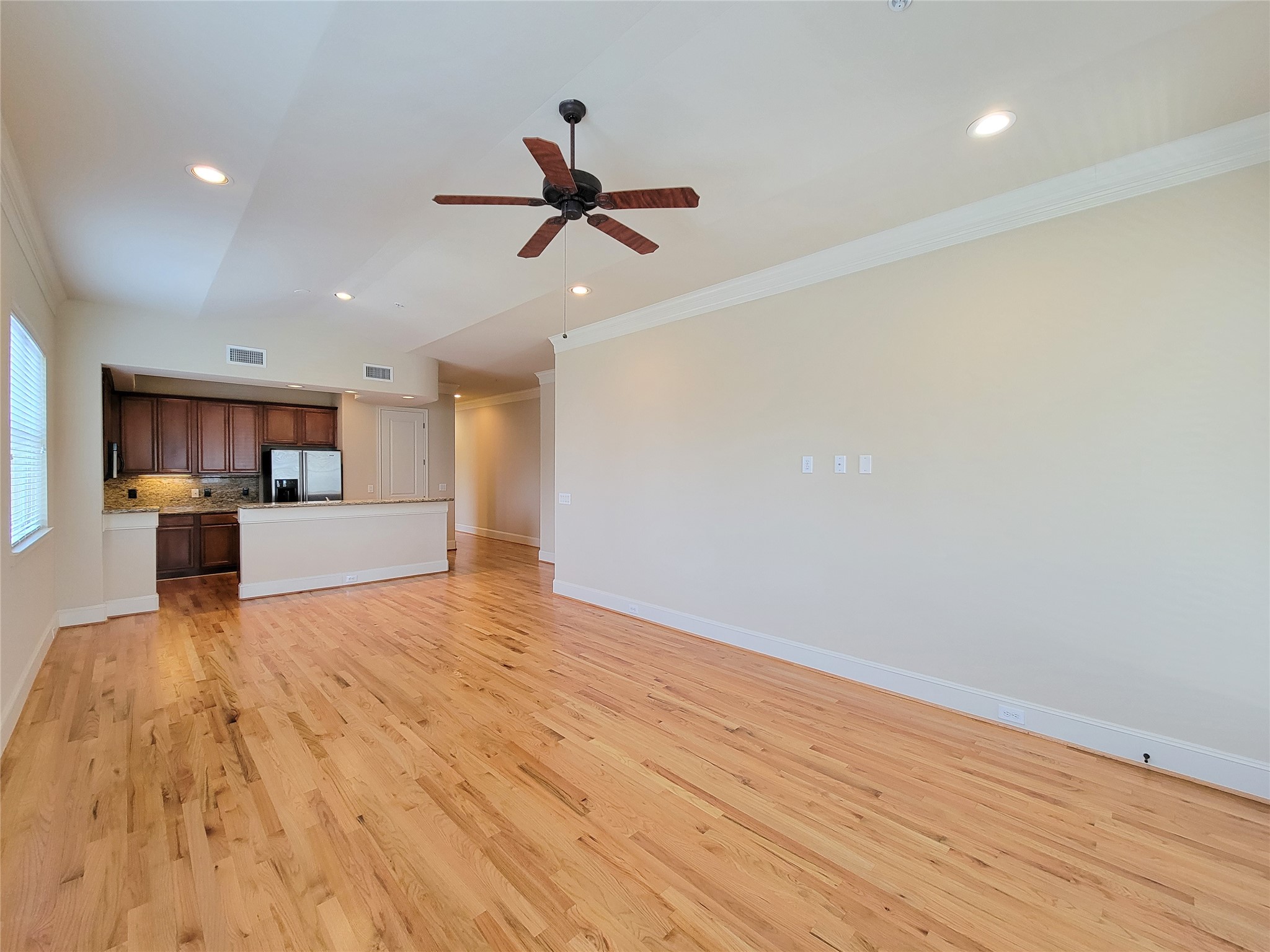 58 Briar Hollow Lane 408 Property Photo 12