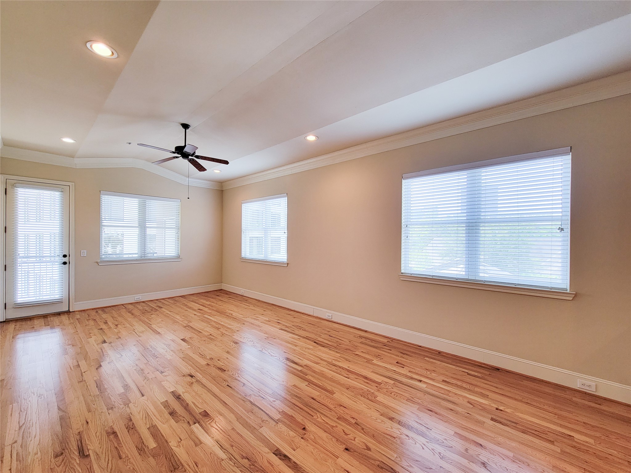 58 Briar Hollow Lane 408 Property Photo 13