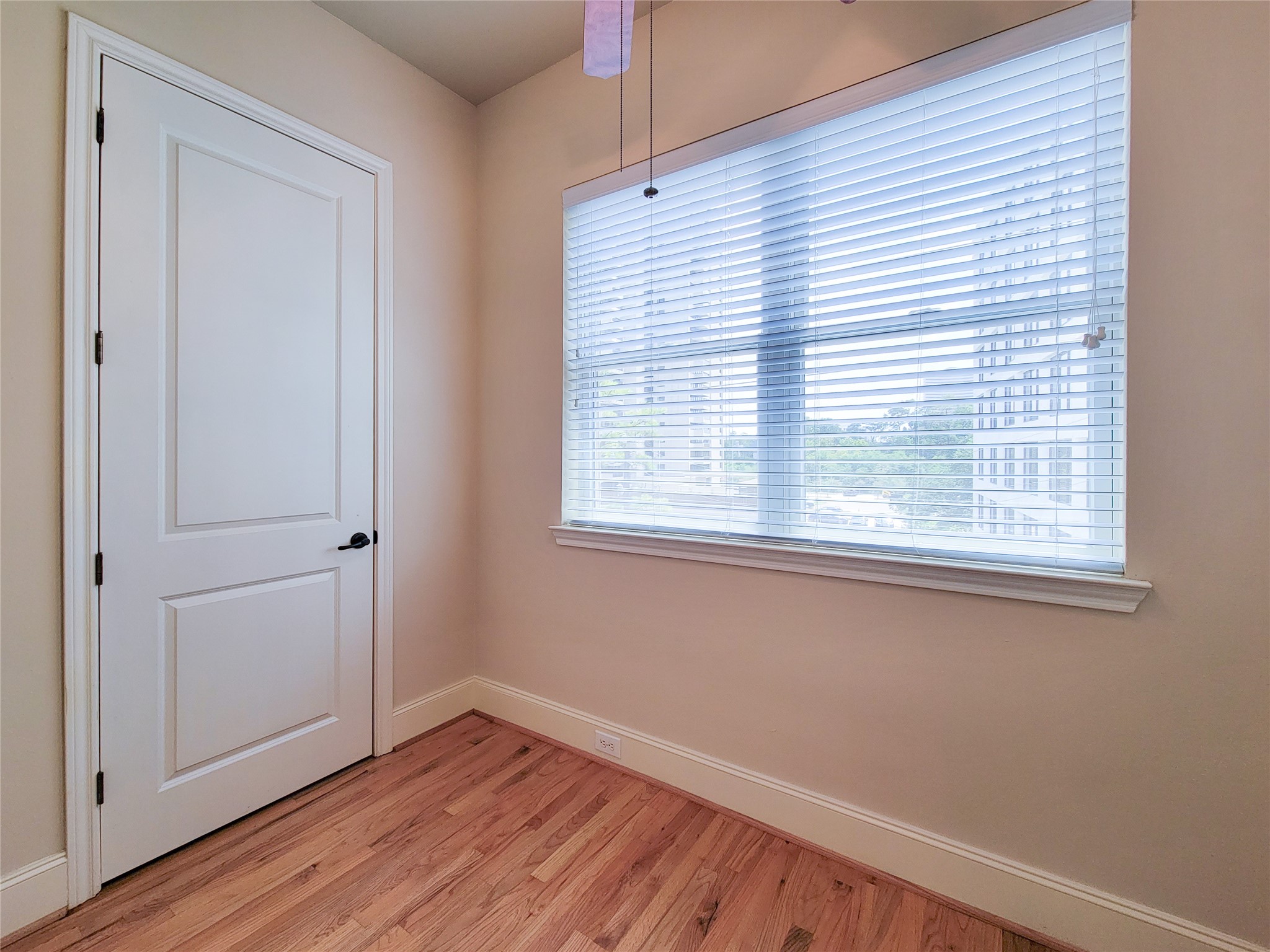 58 Briar Hollow Lane 408 Property Photo 19