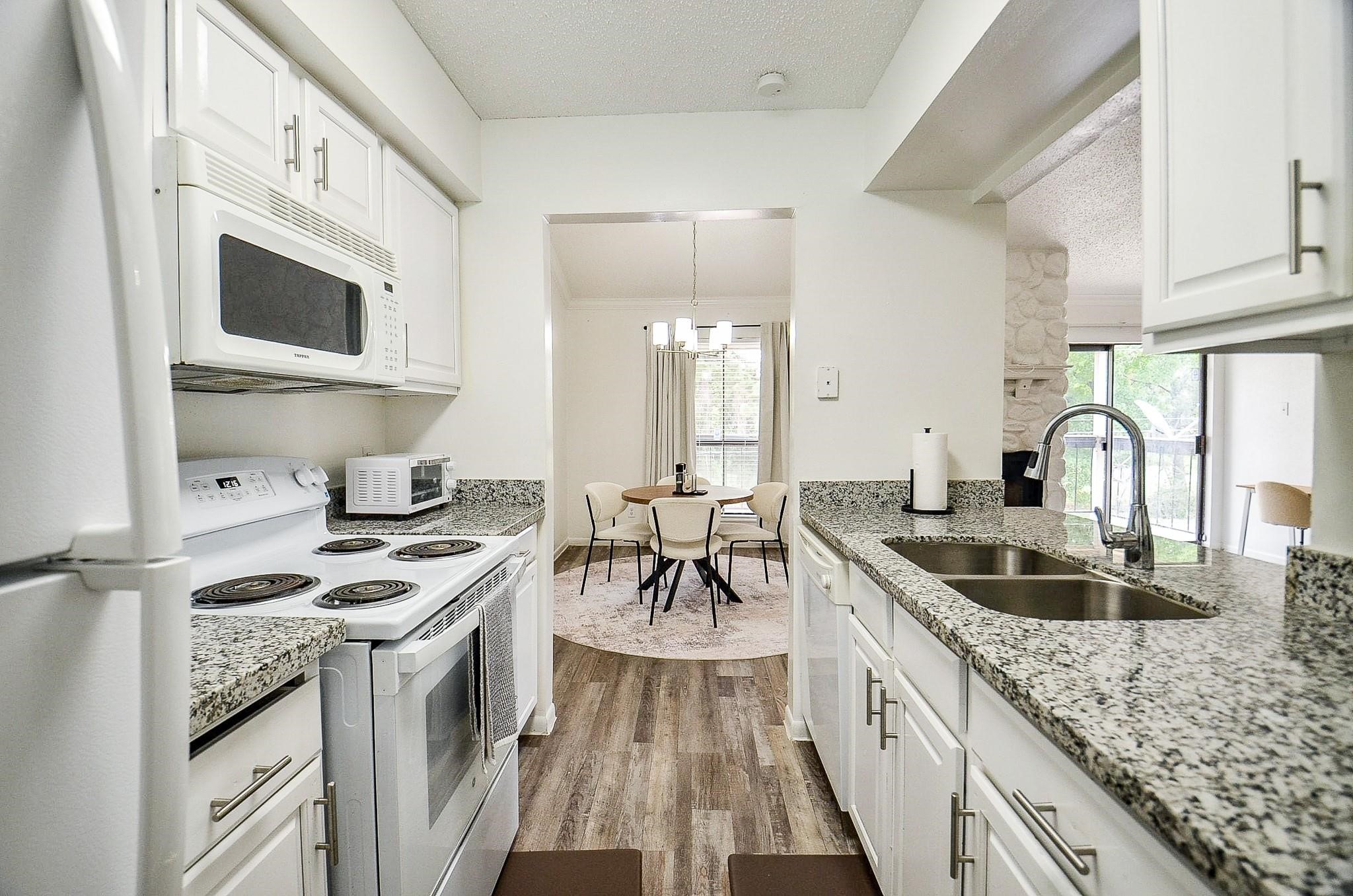 17401 Red Oak Drive 64 Property Photo 6