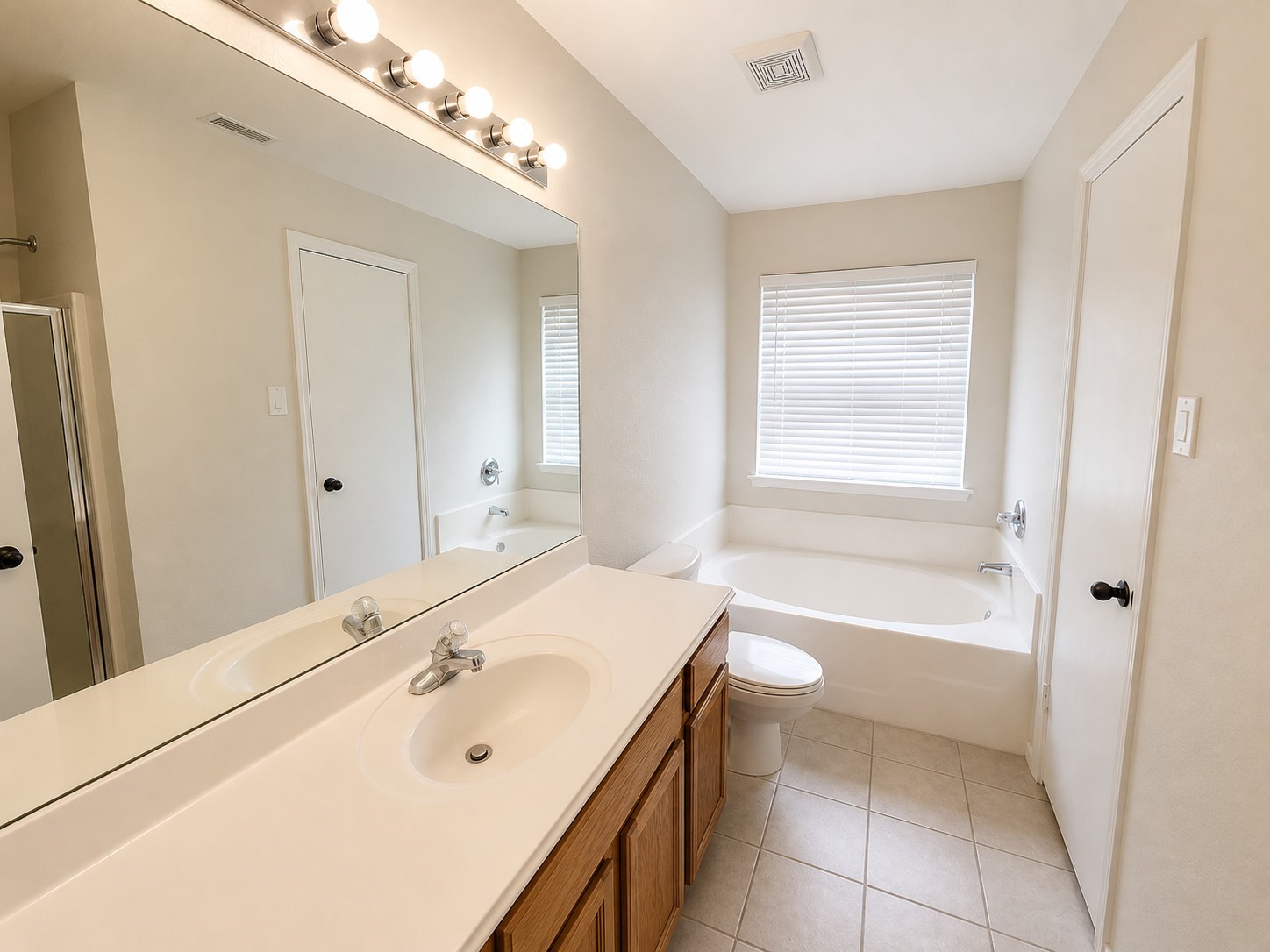 16202 Broadglen Court Property Photo 13