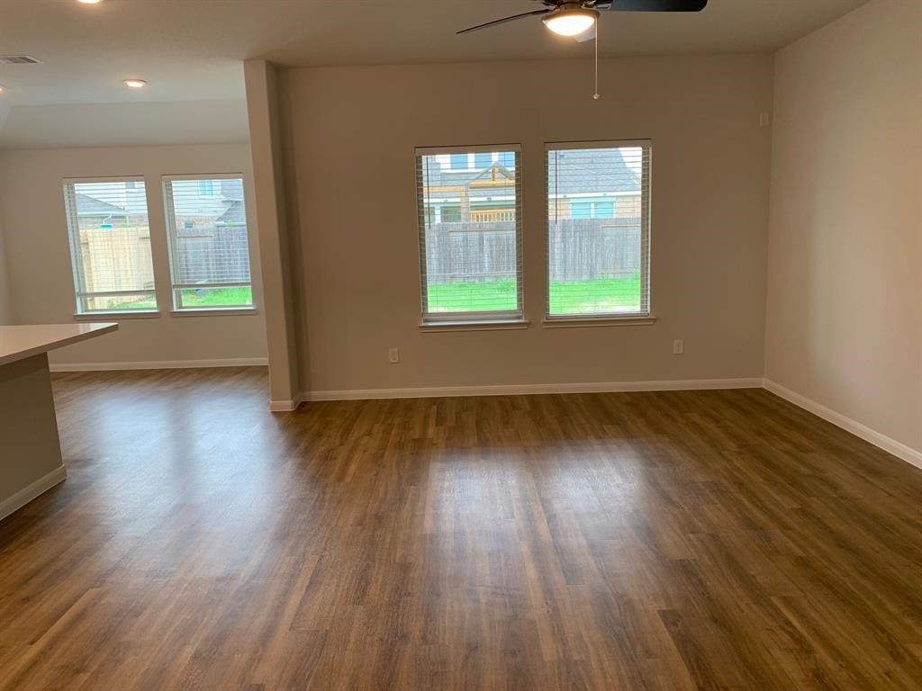 8803 Mugwort Property Photo 4