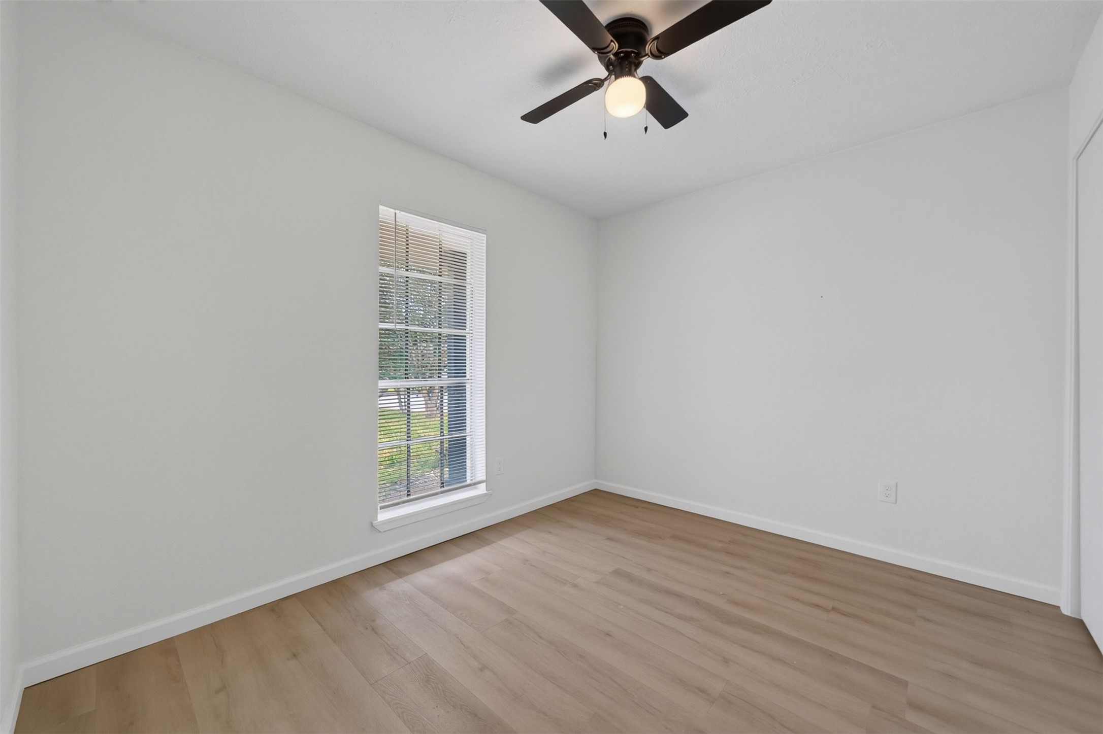 11918 Southview Street Property Photo 5
