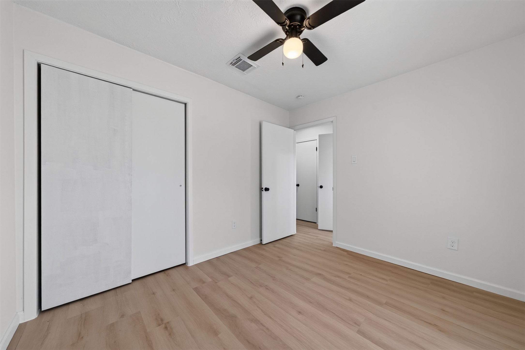 11918 Southview Street Property Photo 7