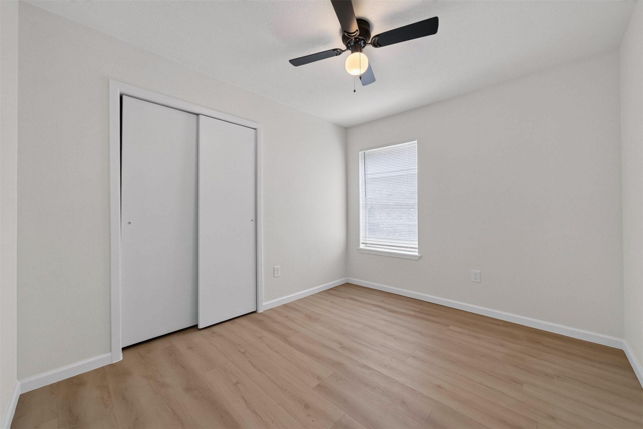 11918 Southview Street Property Photo 8