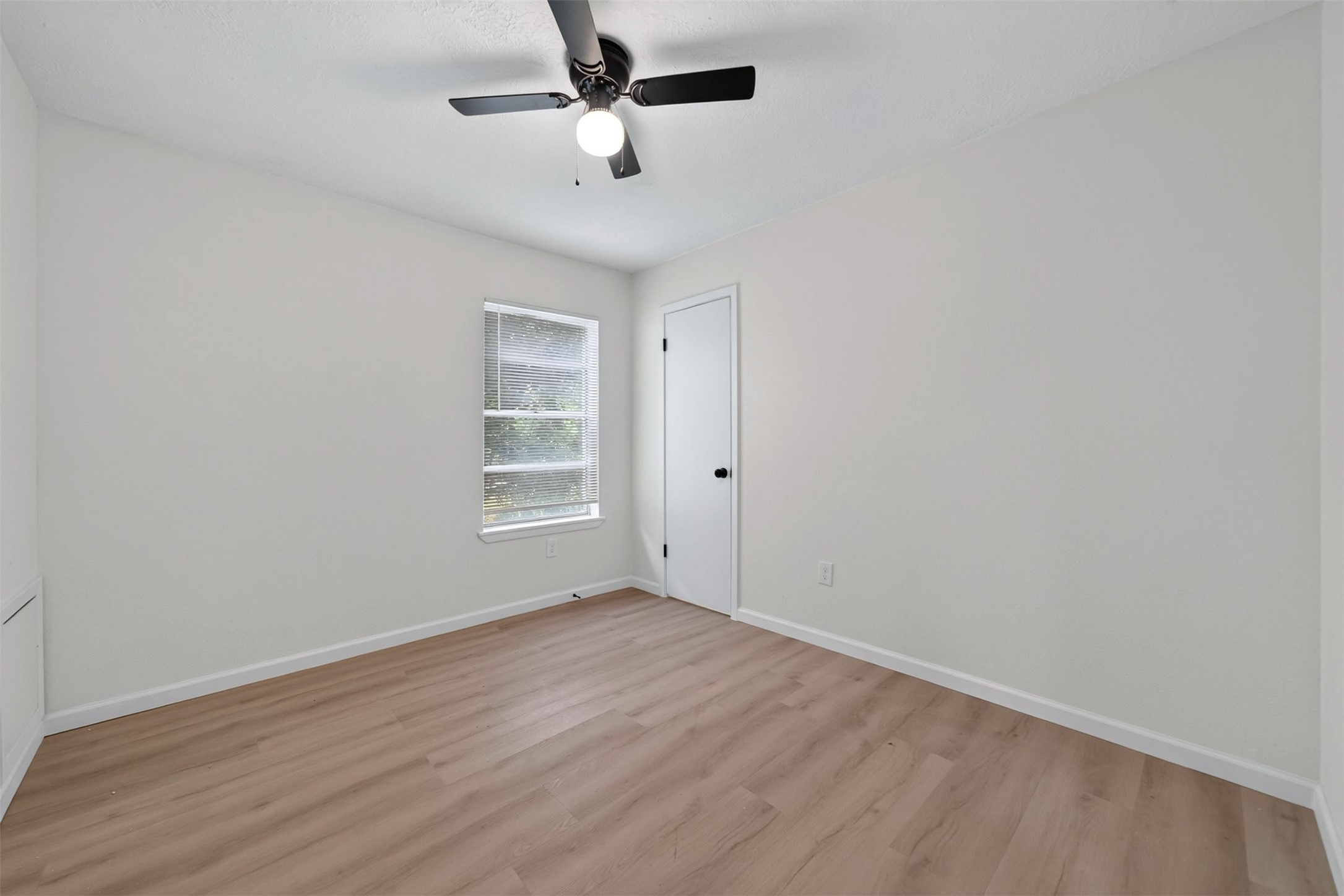 11918 Southview Street Property Photo 13