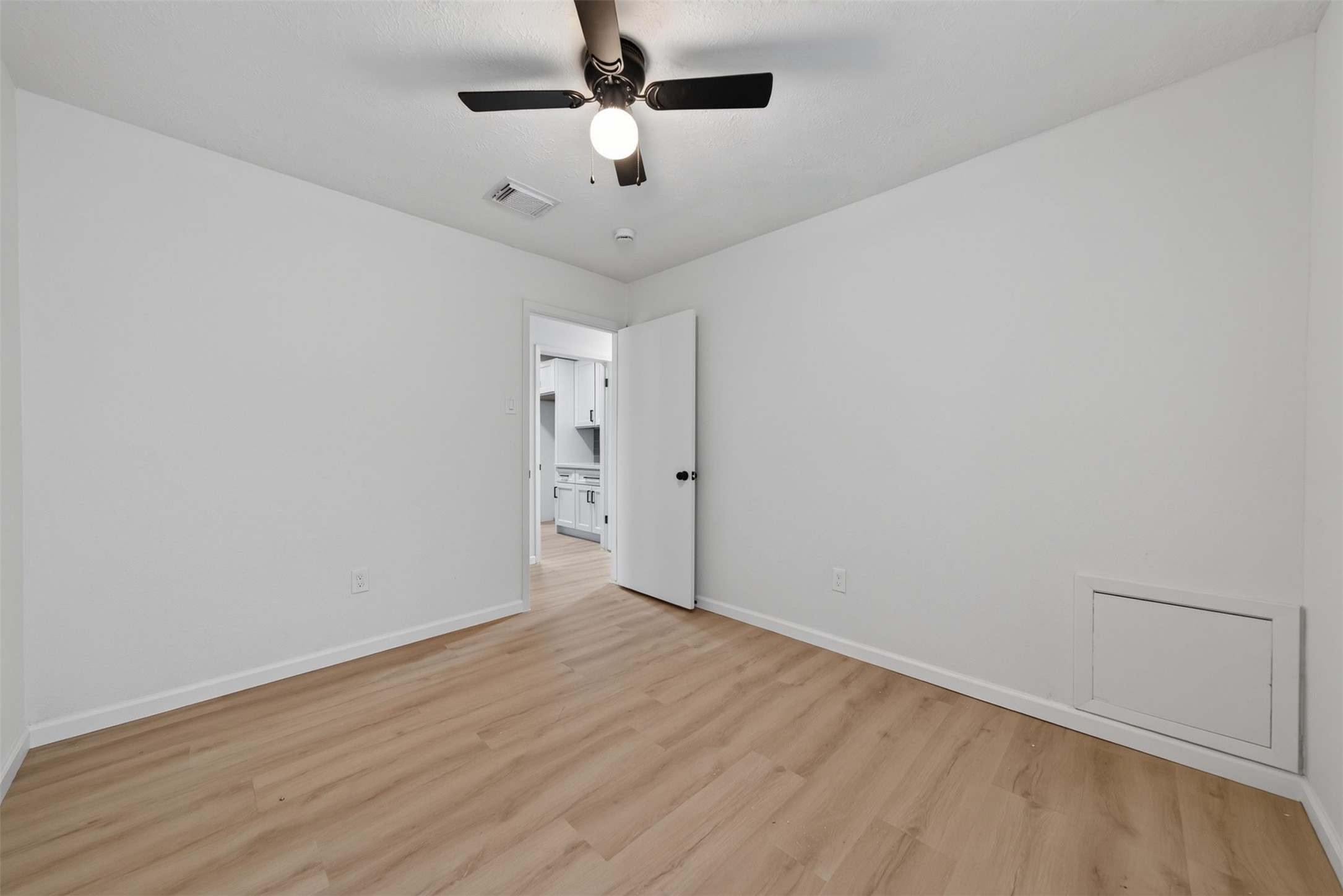 11918 Southview Street Property Photo 15