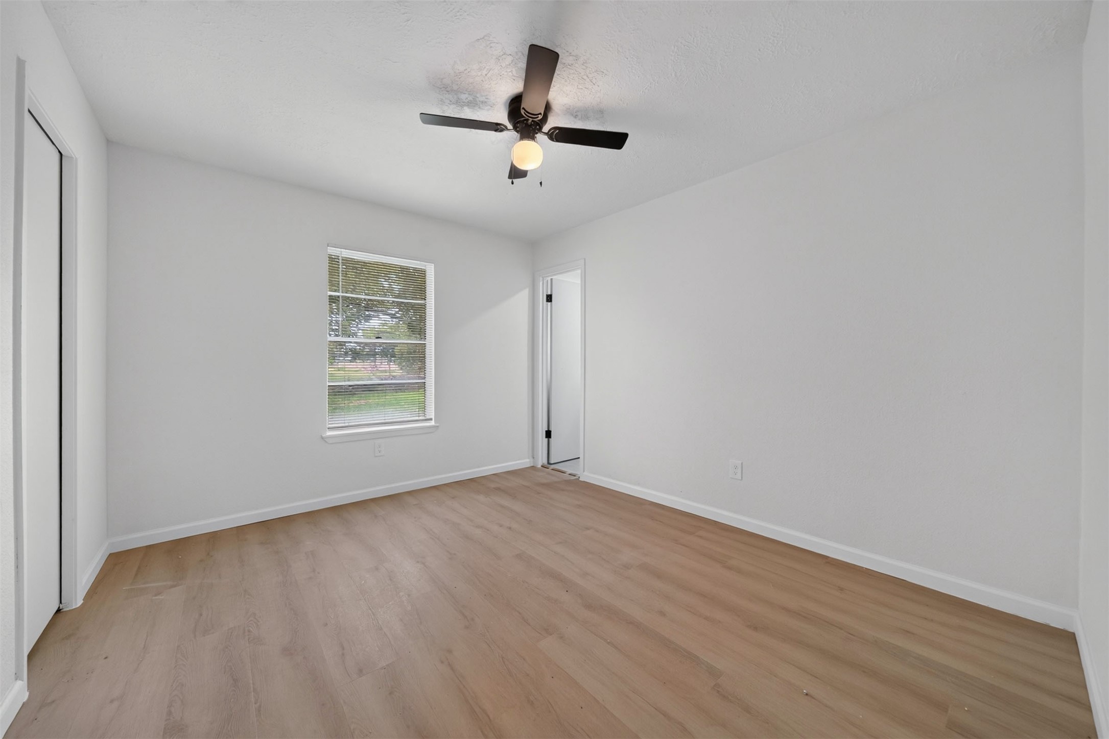 11918 Southview Street Property Photo 16