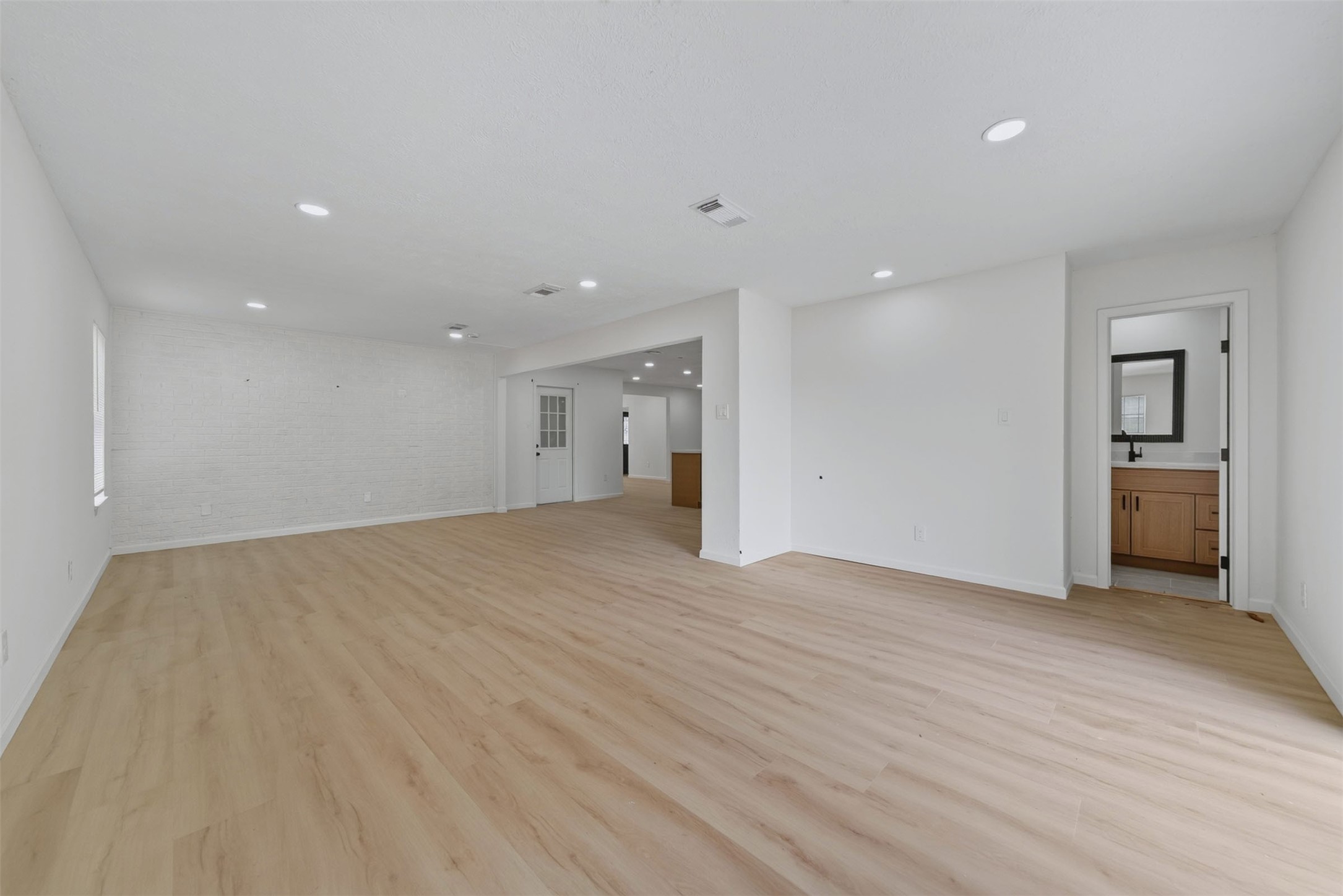 11918 Southview Street Property Photo 24