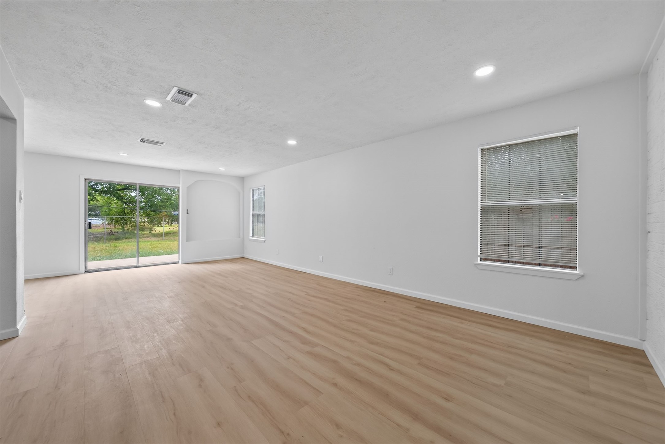 11918 Southview Street Property Photo 25