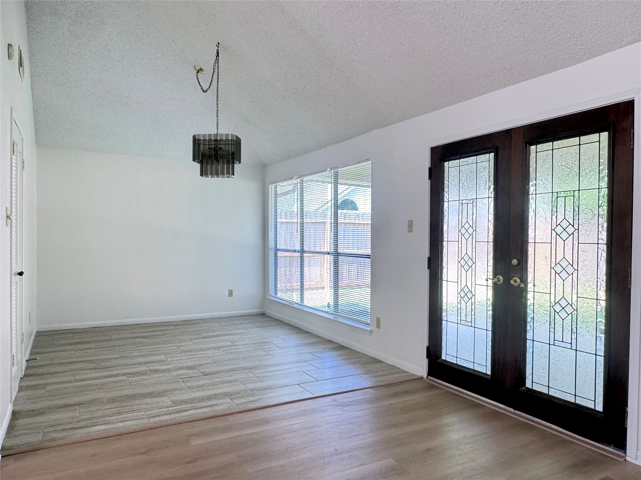 9826 Chiselhurst Drive Property Photo 4