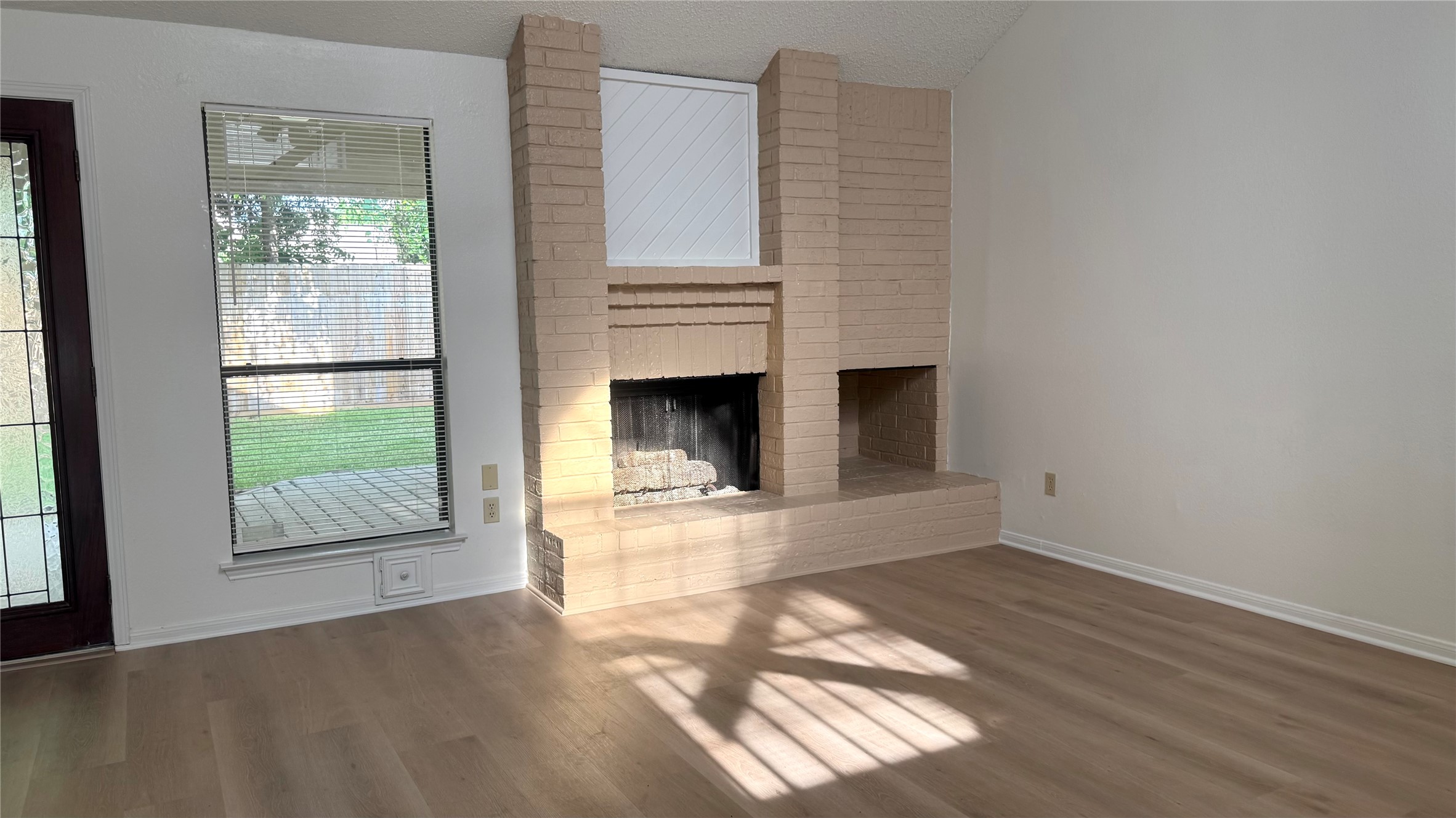 9826 Chiselhurst Drive Property Photo 8