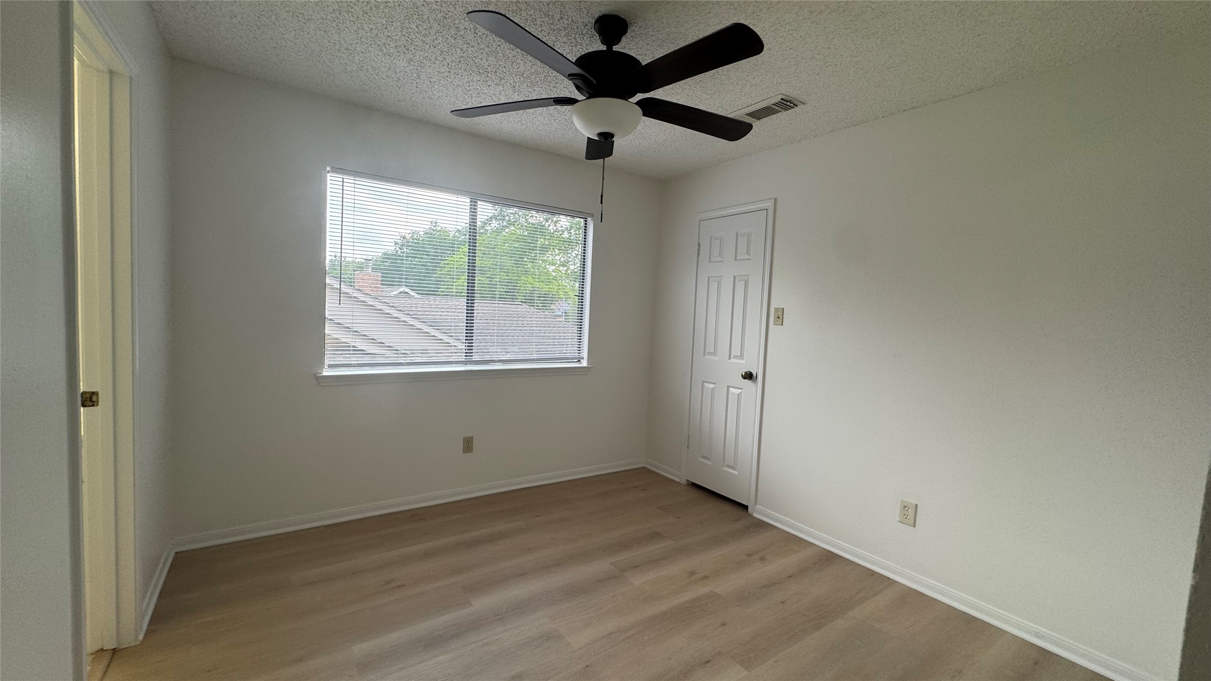 9826 Chiselhurst Drive Property Photo 15